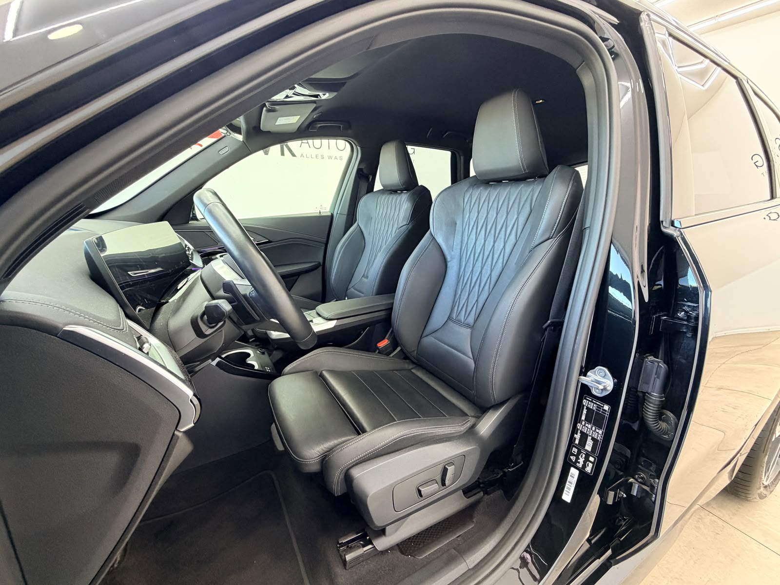 BMW X1 xDrive 23i 48V M Sport | AB FRISCHEM SERVICE | 1 JAHR GARANTIE | 8-FACH KOMPLETTRADSATZ |-image-10