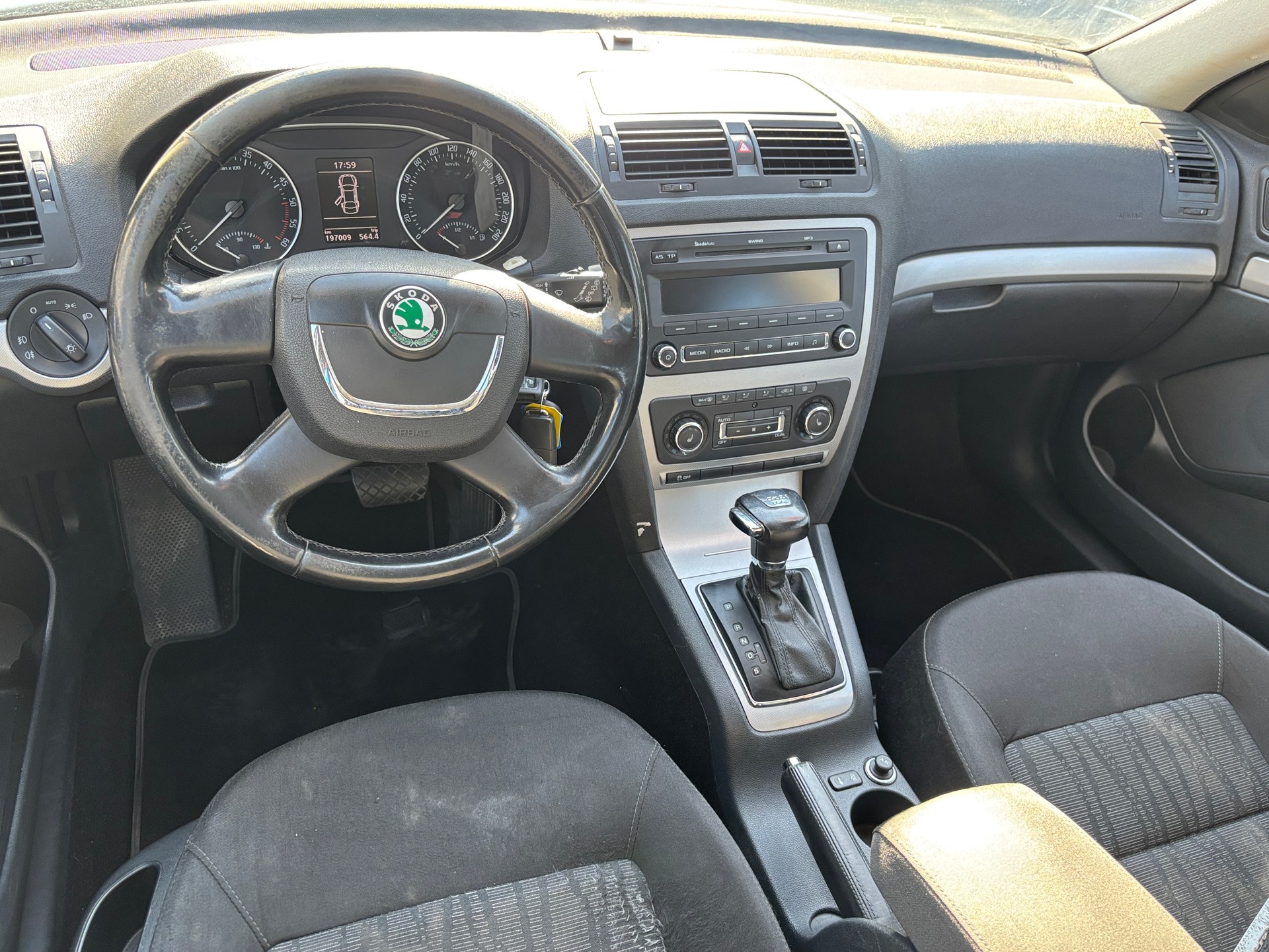 SKODA Octavia Combi 2.0 TDI Adventure 4x4 DSG-image-8