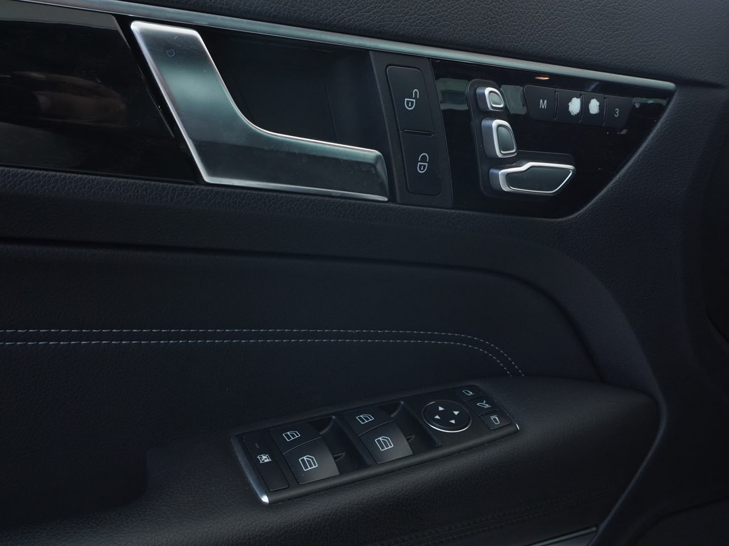 MERCEDES-BENZ E 350 7G-Tronic AMG Line-image-9