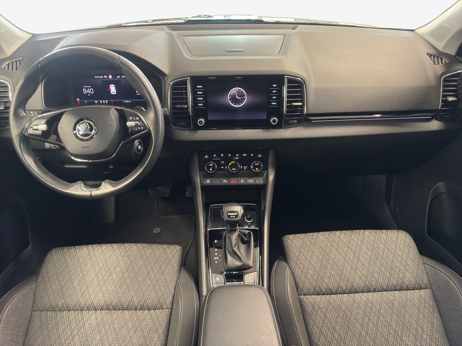 SKODA Karoq 2.0 TDI CR Style 4x4 DSG-image-8