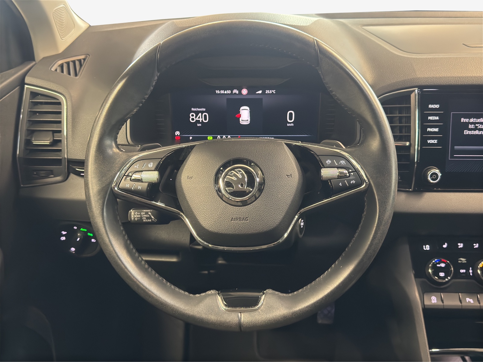 SKODA Karoq 2.0 TDI CR Style 4x4 DSG-image-9