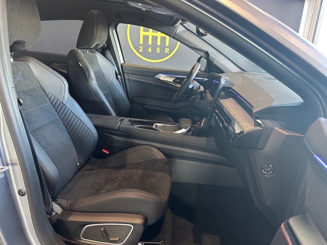 RENAULT Rafale 1.2 E-Tech Hybrid 200 Esprit Alpine-image-13