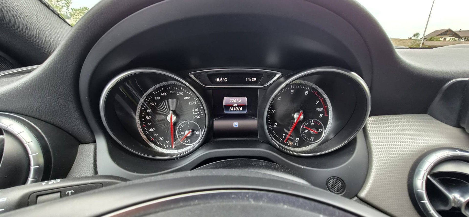 MERCEDES-BENZ CLA 200-image-3