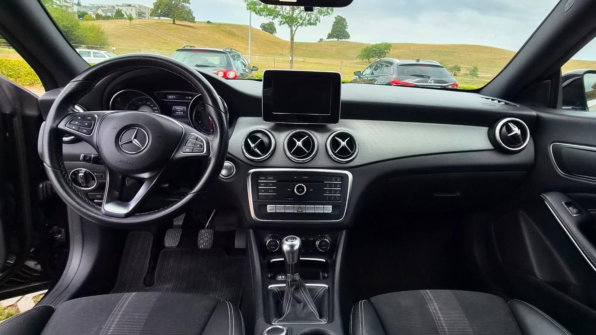 MERCEDES-BENZ CLA 200-image-2