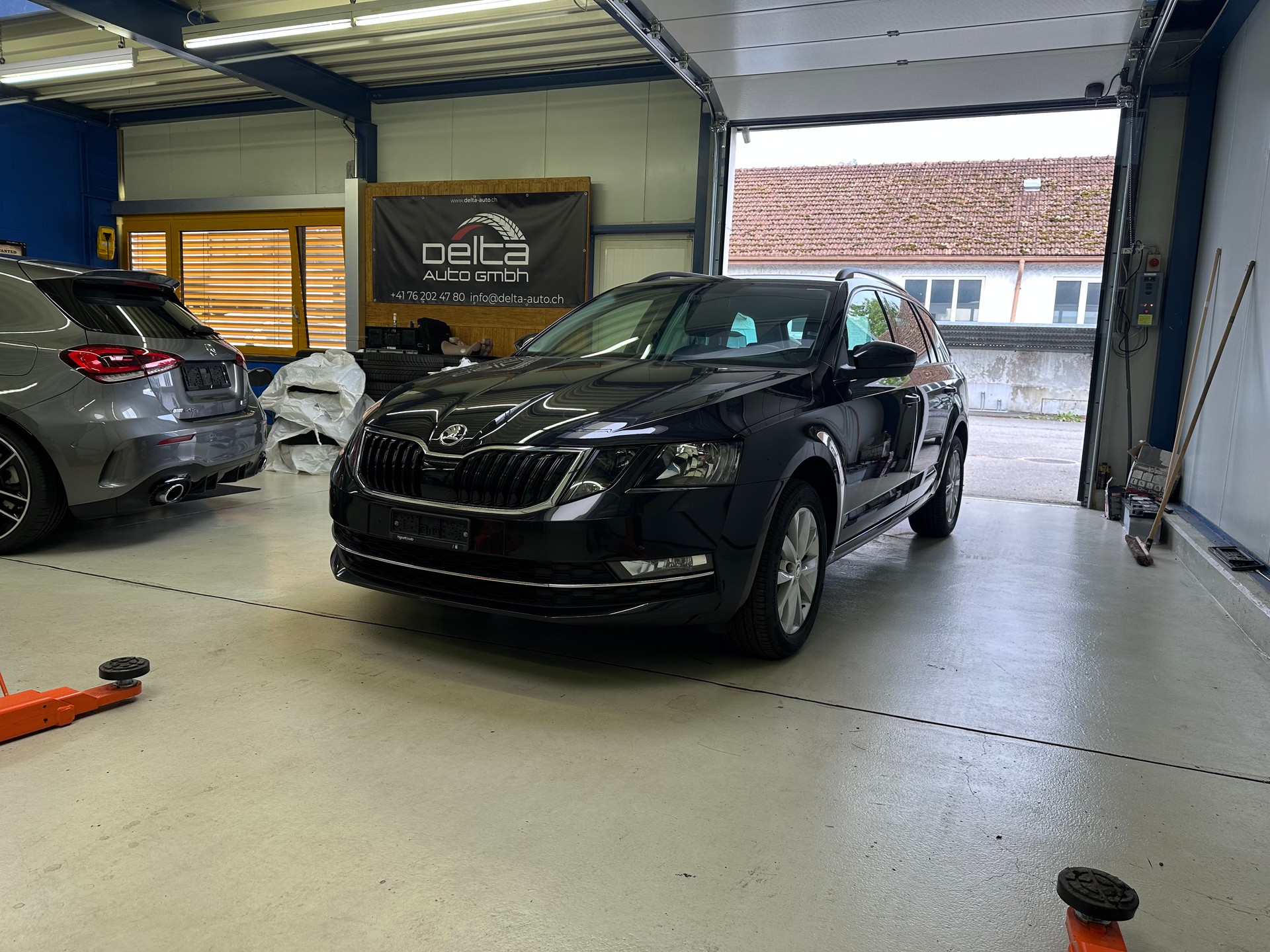 SKODA Octavia Combi 2.0 TDI Style DSG-image-1
