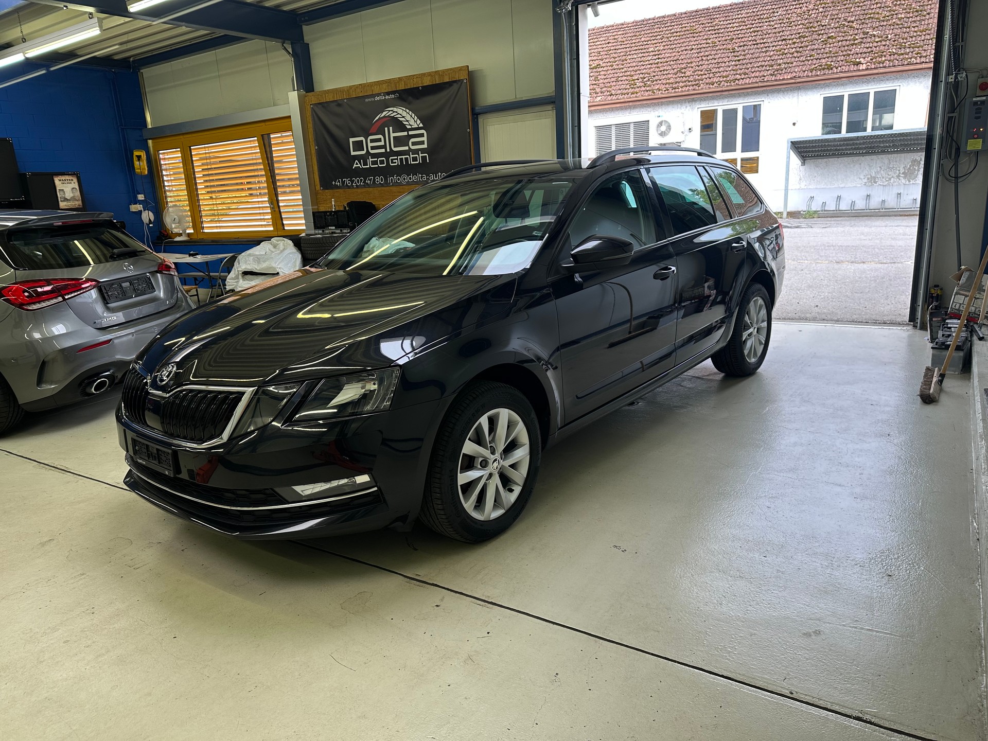 SKODA Octavia Combi 2.0 TDI Style DSG-image-2