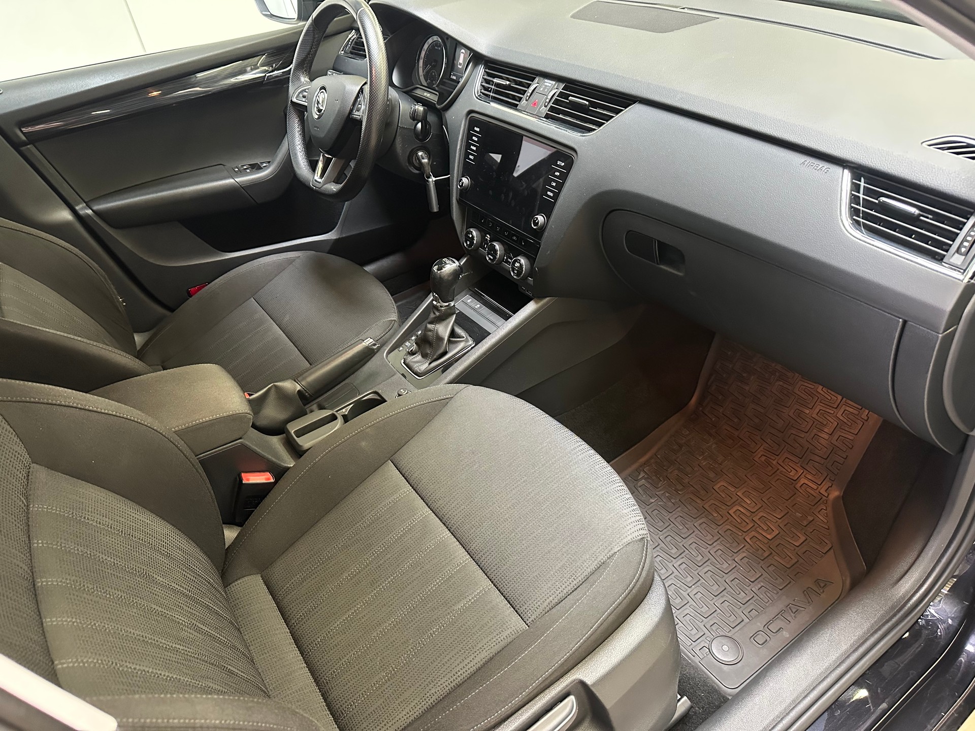 SKODA Octavia Combi 2.0 TDI Style DSG-image-5