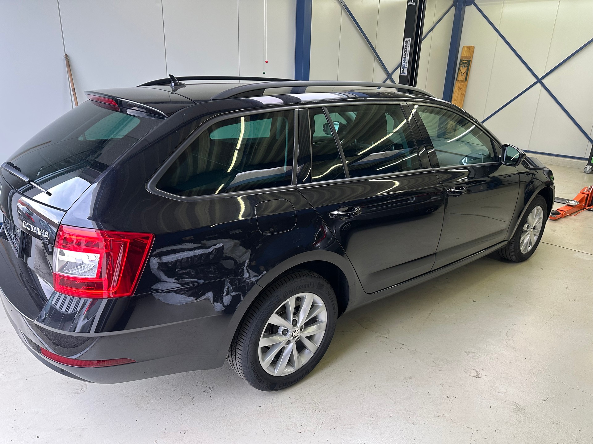 SKODA Octavia Combi 2.0 TDI Style DSG-image-4