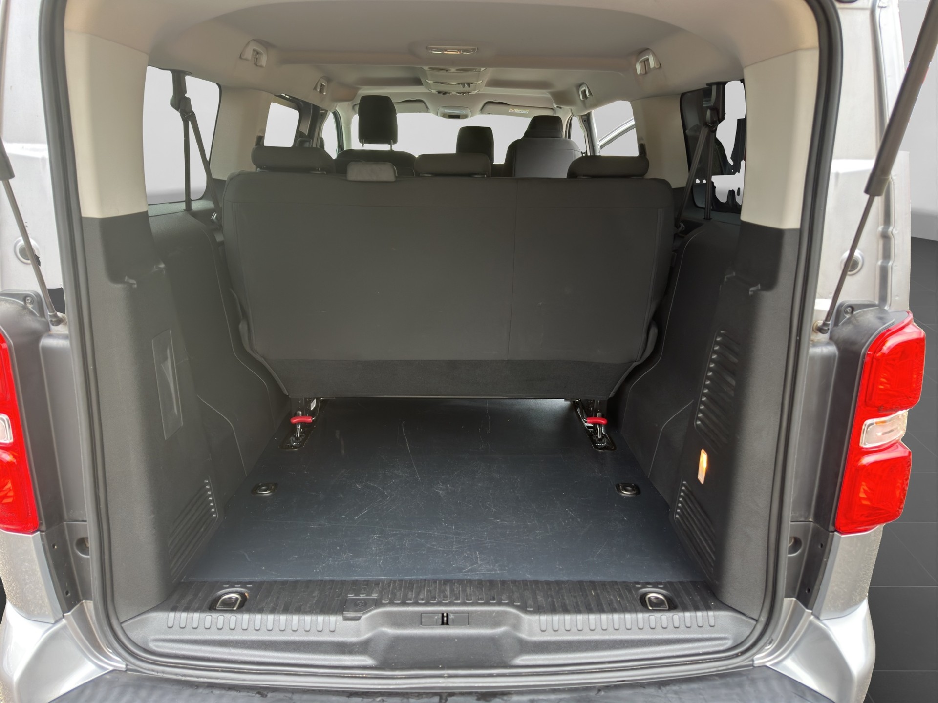 OPEL Vivaro Combi 1.5 CDTI Essentia s/s L-image-14