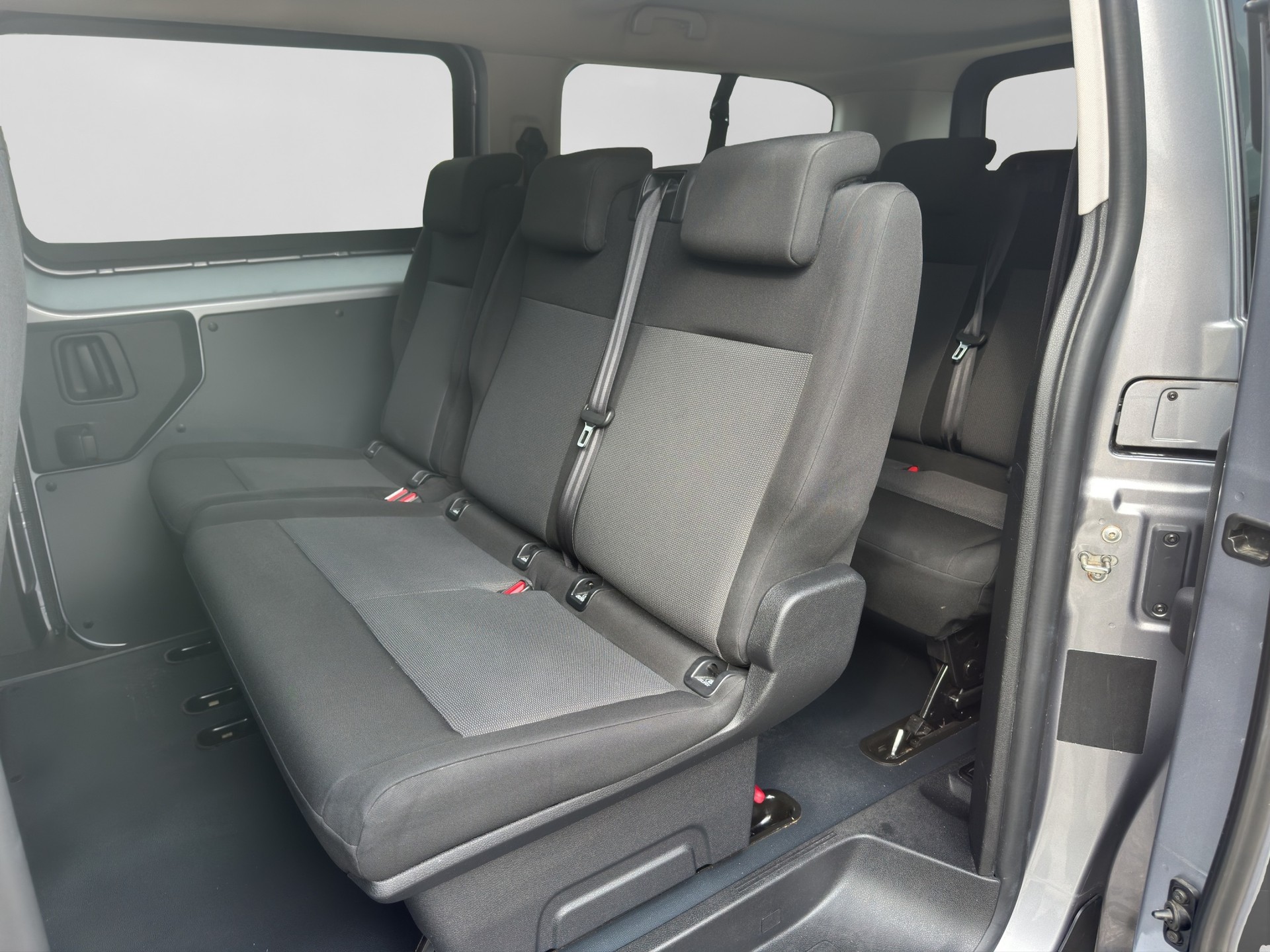 OPEL Vivaro Combi 1.5 CDTI Essentia s/s L-image-12