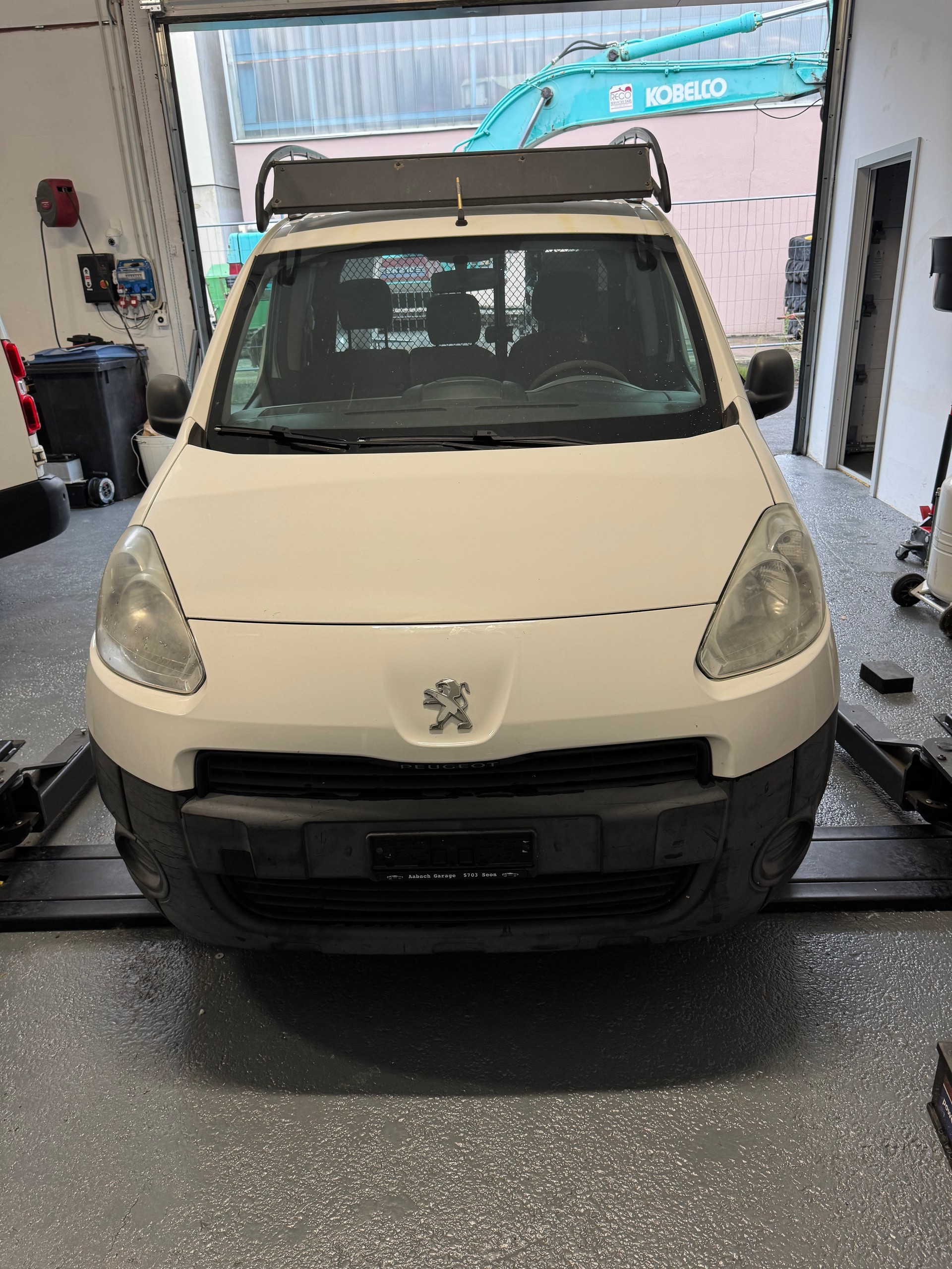 PEUGEOT Partner 1.6 e-HDI Urban Pack-image-0