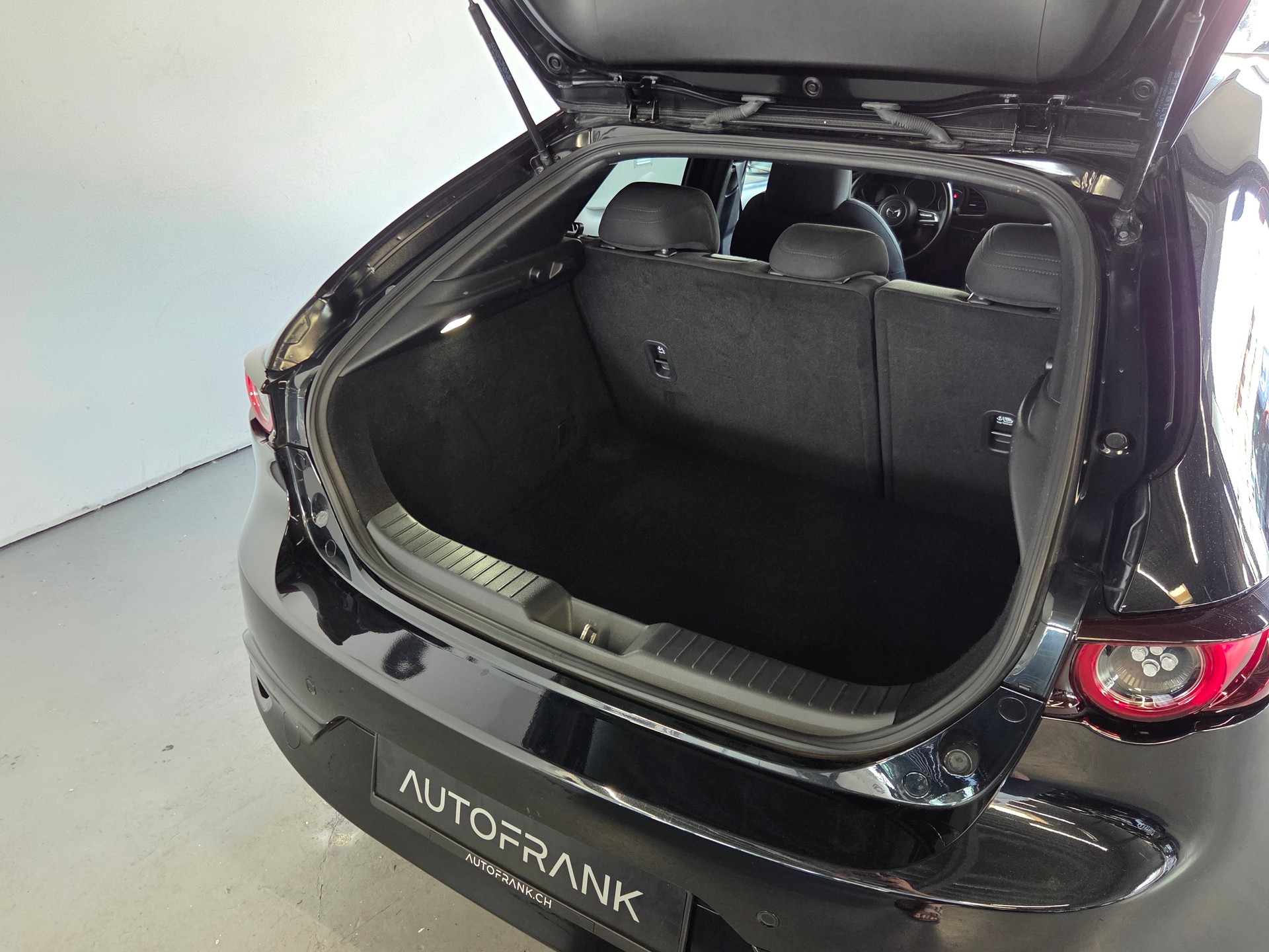 MAZDA 3 Hatchback 2.0 180 Ambition-image-19