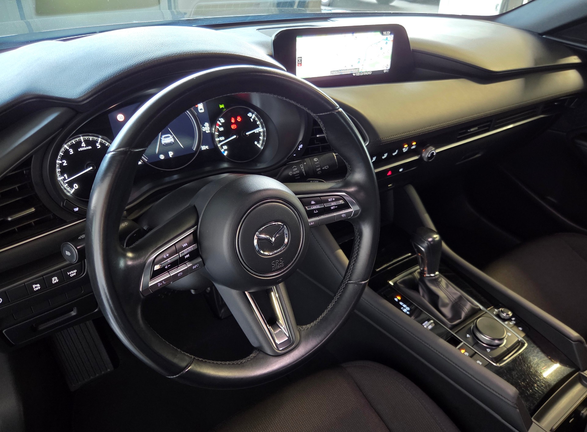 MAZDA 3 Hatchback 2.0 180 Ambition-image-8