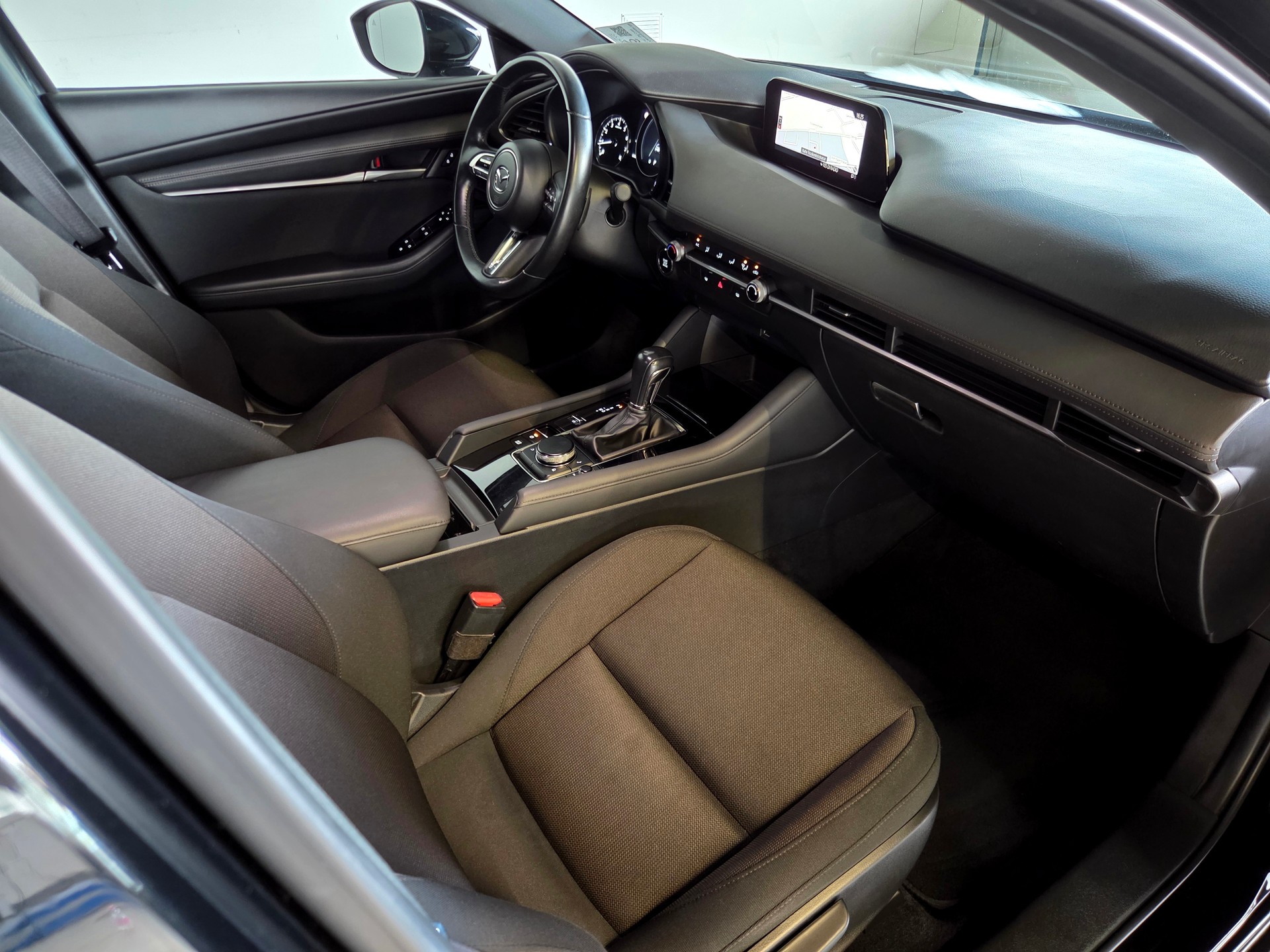 MAZDA 3 Hatchback 2.0 180 Ambition-image-9
