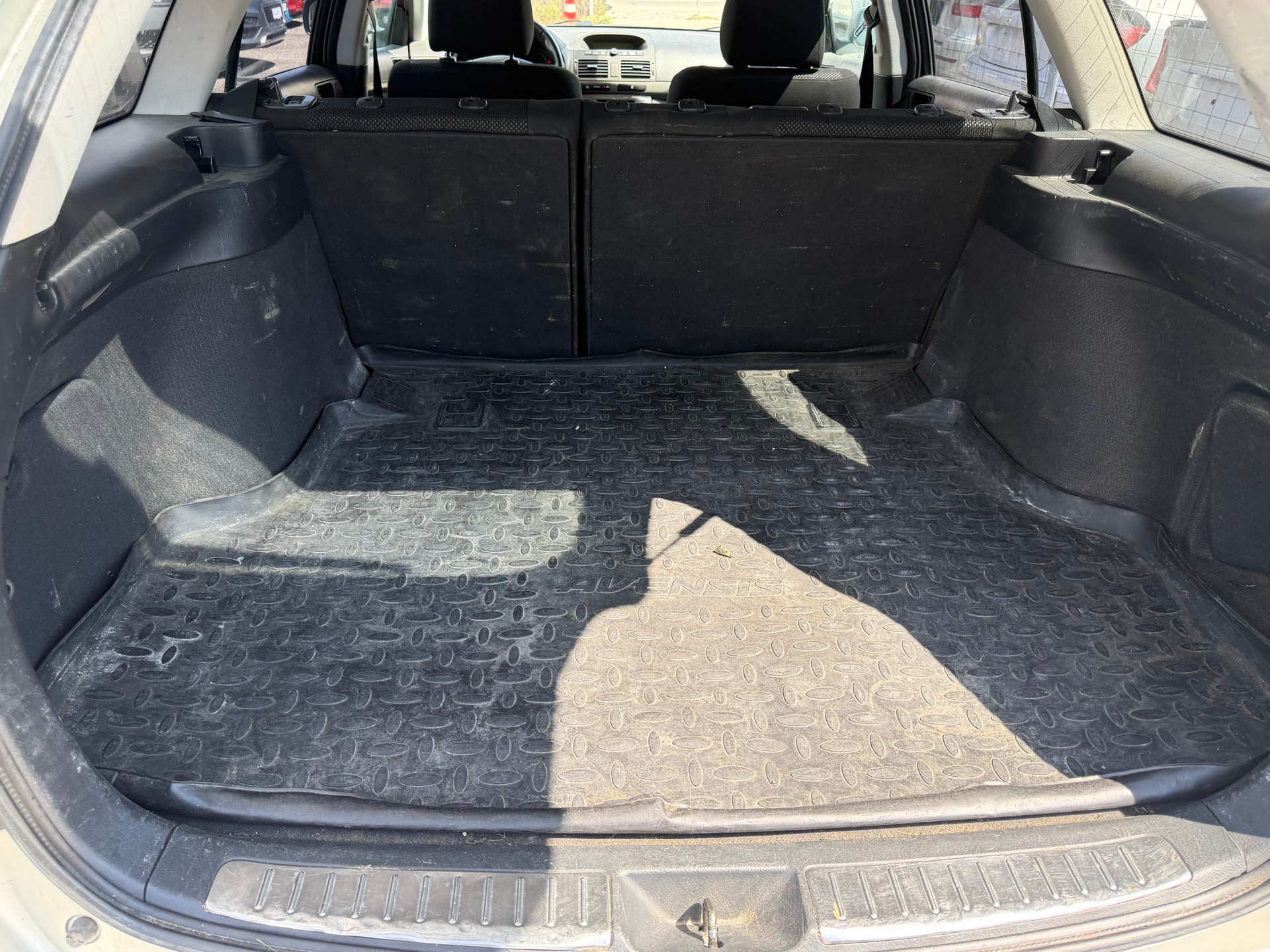 TOYOTA Avensis 2.2D-4 D Linea Sol Sportswagon-image-8