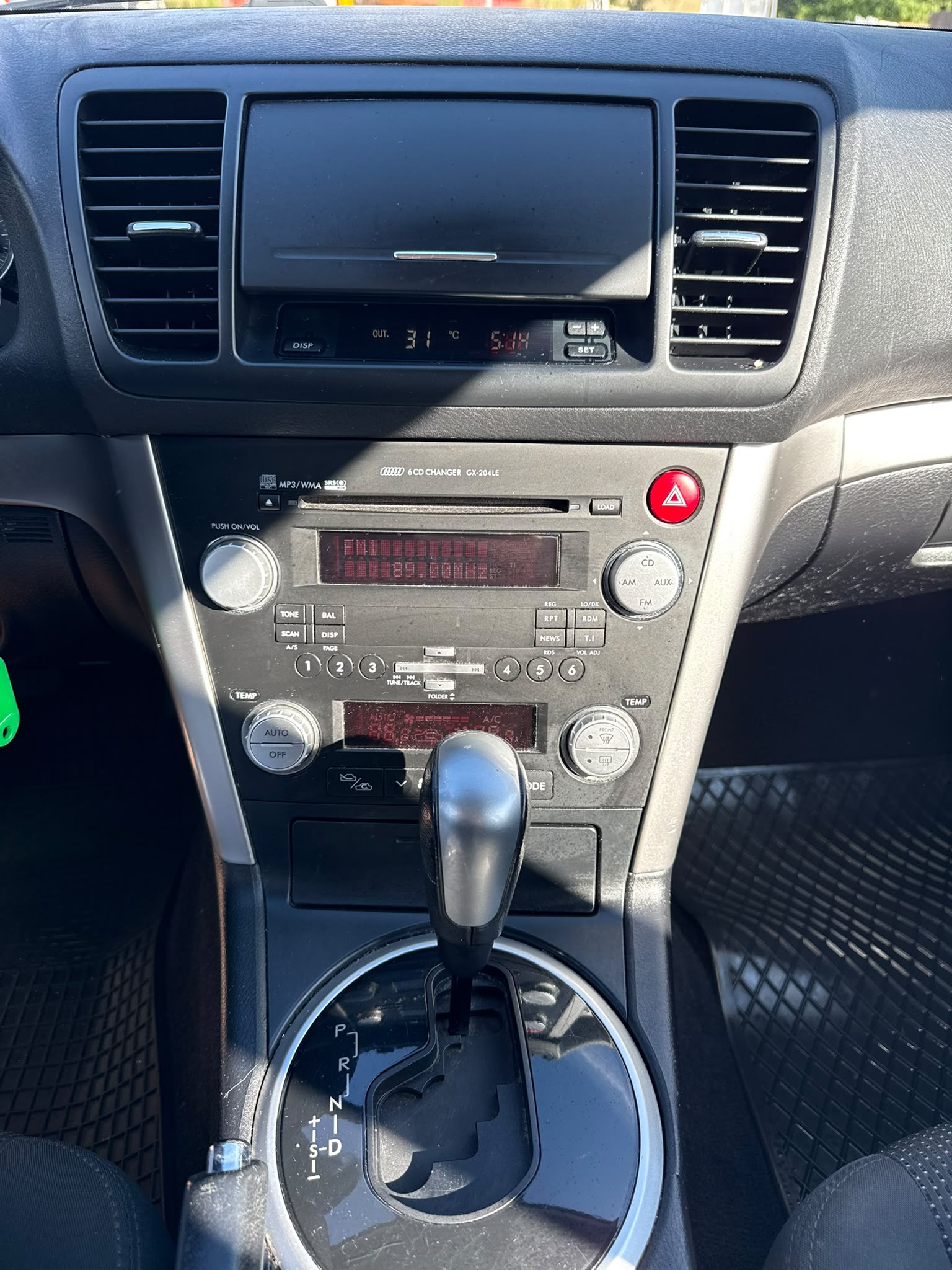 SUBARU Legacy 2.0R AWD Swiss-image-10