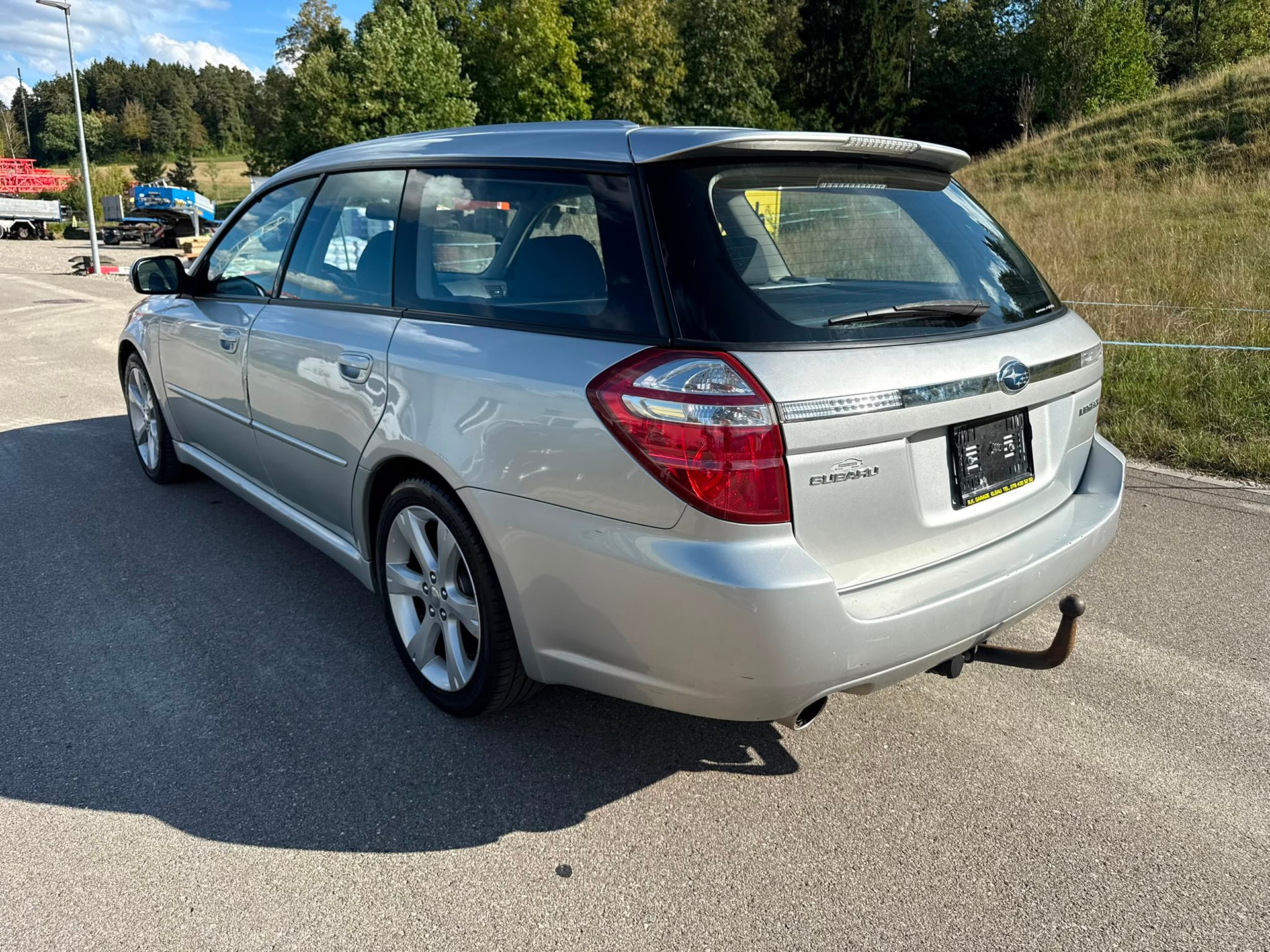 SUBARU Legacy 2.0R AWD Swiss-image-5