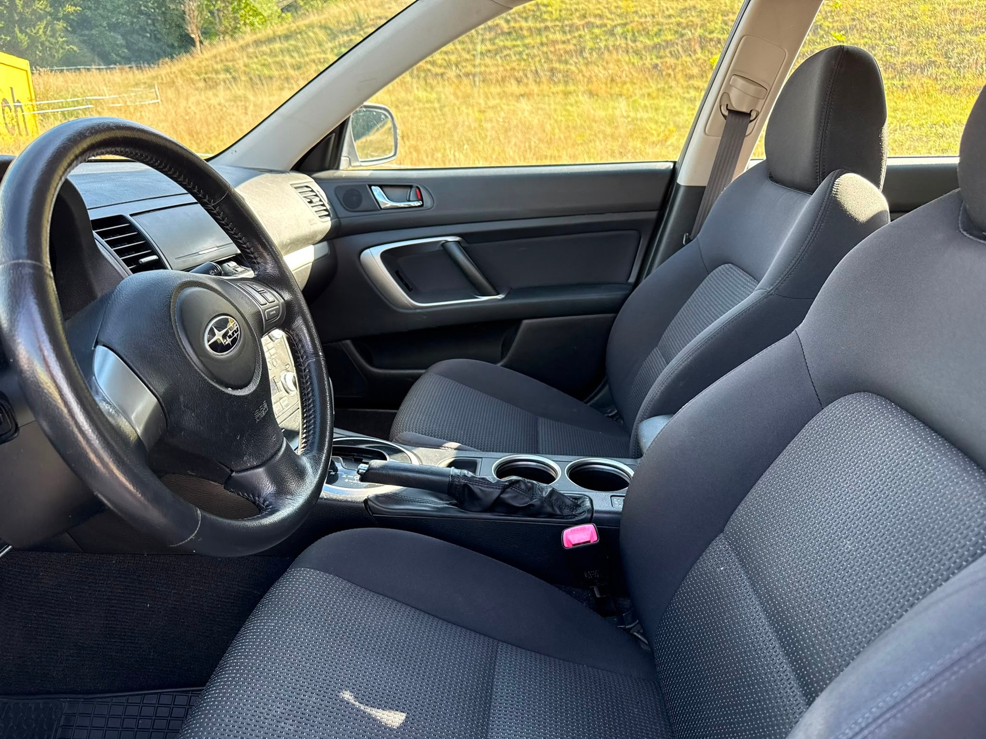 SUBARU Legacy 2.0R AWD Swiss-image-8