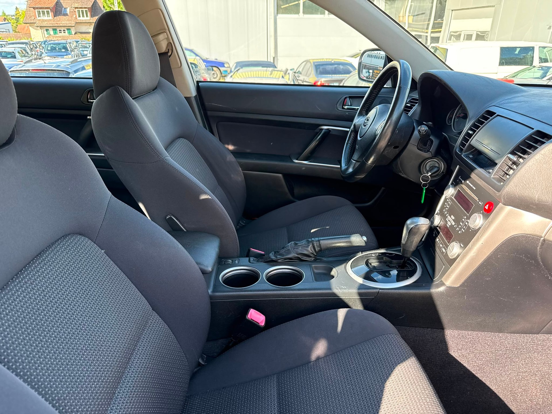SUBARU Legacy 2.0R AWD Swiss-image-11