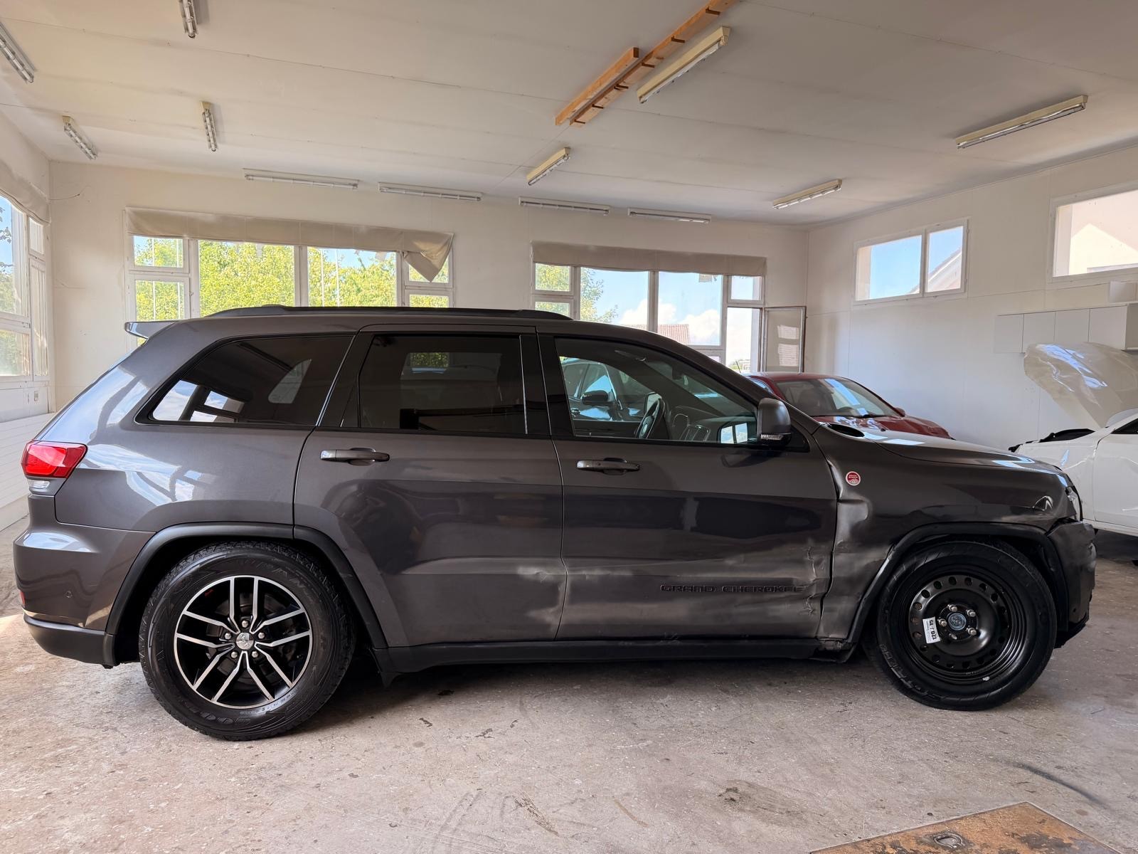 JEEP Grand Cherokee 3.0 CRD Trailhawk Automatic-image-5