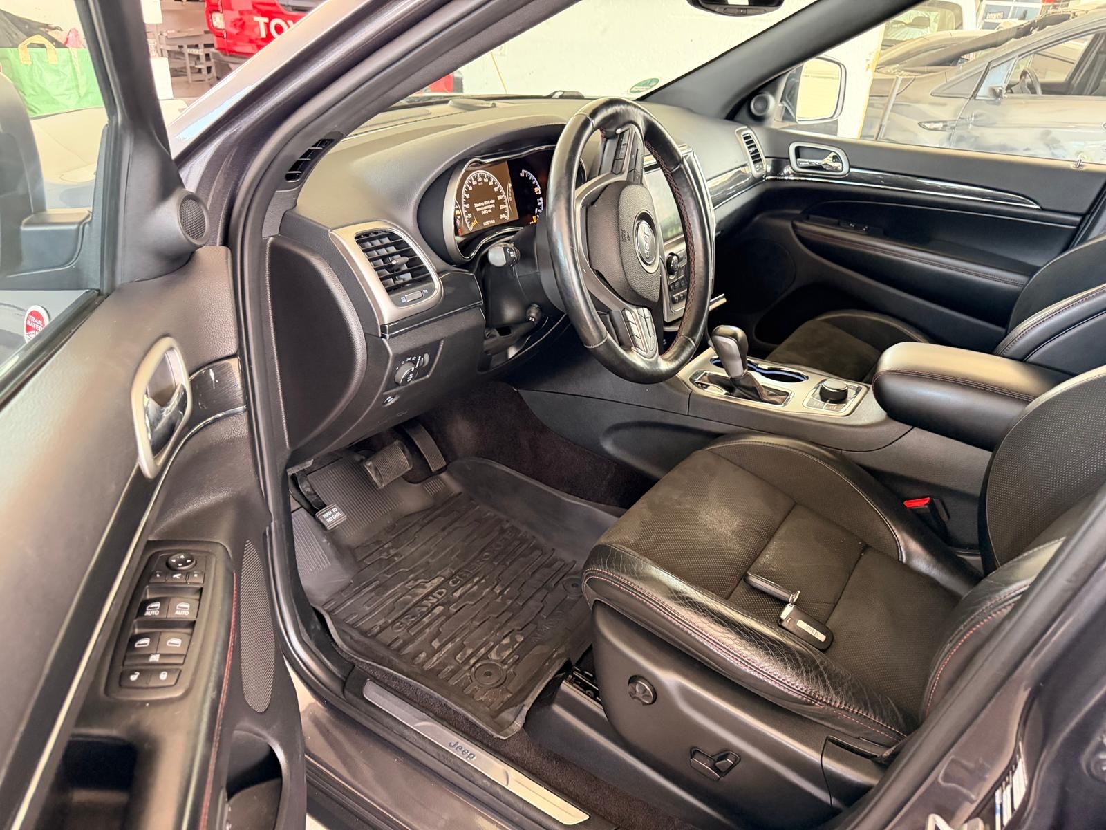 JEEP Grand Cherokee 3.0 CRD Trailhawk Automatic-image-9