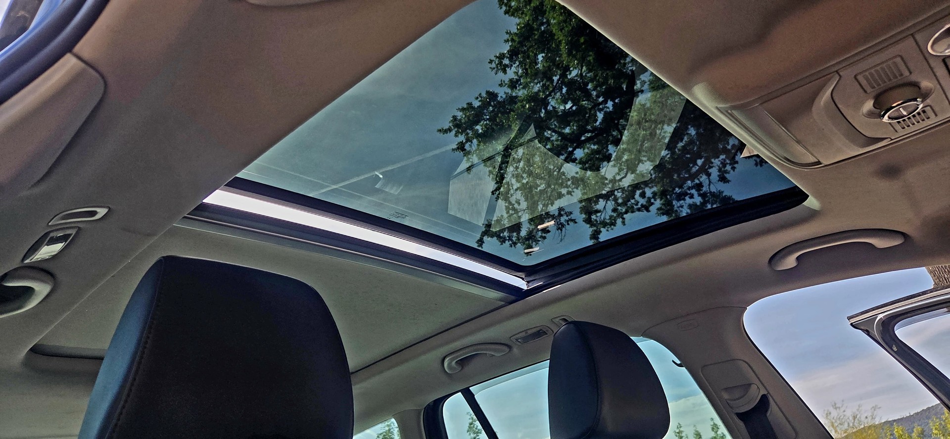 SKODA Octavia Combi 2.0 TDI Elegance DSG-image-11