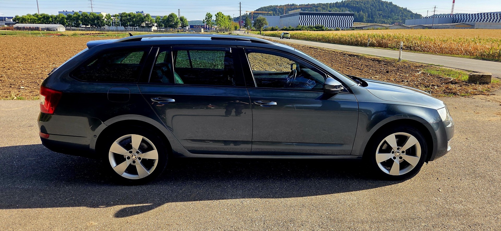 SKODA Octavia Combi 2.0 TDI Elegance DSG-image-5