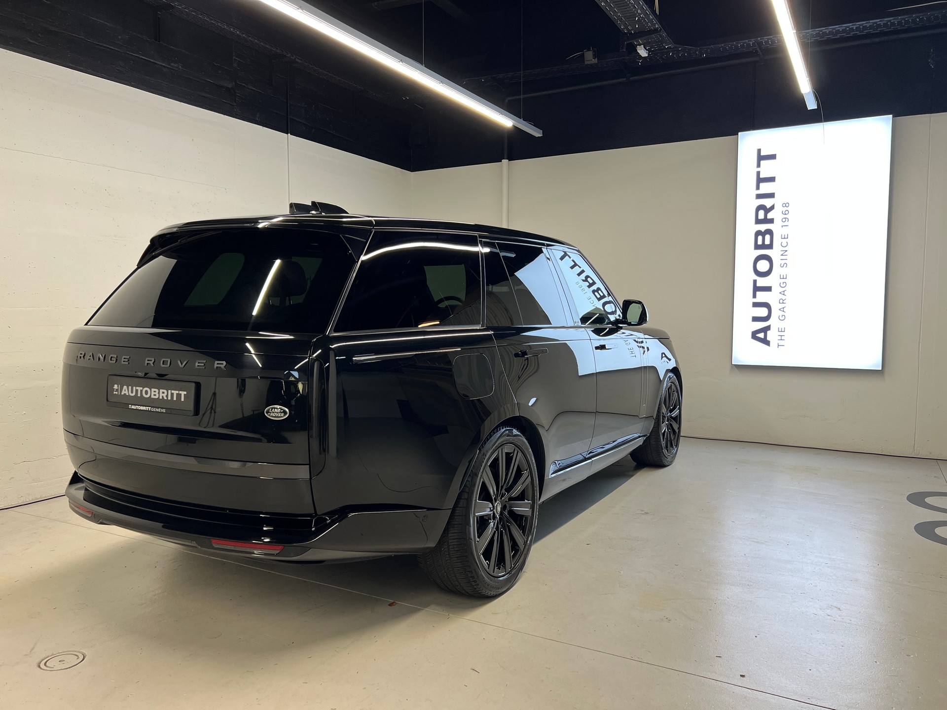 LAND ROVER Range Rover 3.0 Si6 P440e HSE-showroom-element-1