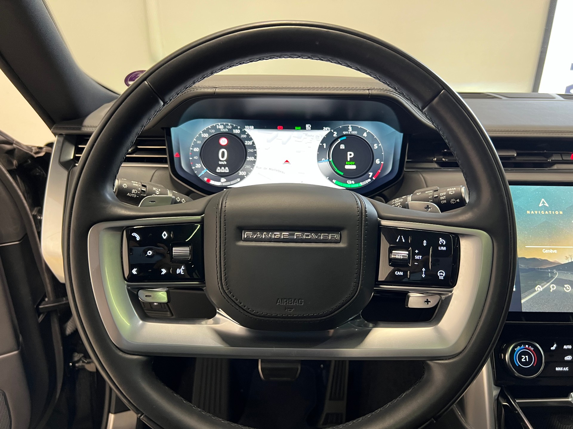LAND ROVER Range Rover 3.0 Si6 P440e HSE-showroom-element-3
