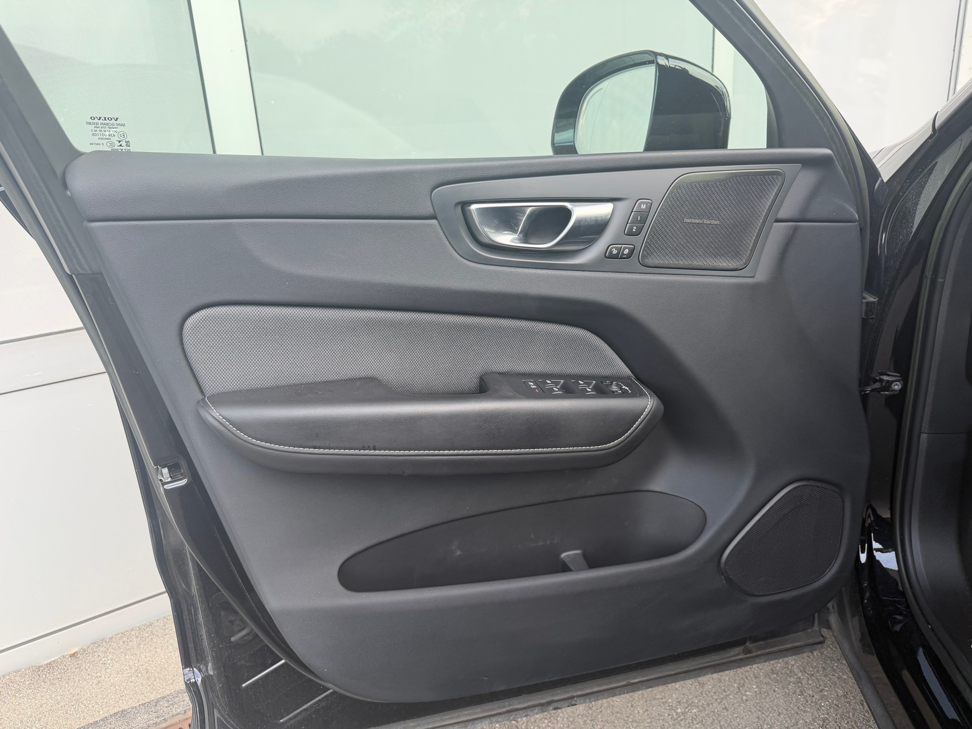 VOLVO XC60 T6 eAWD R-Design Geartronic-image-10