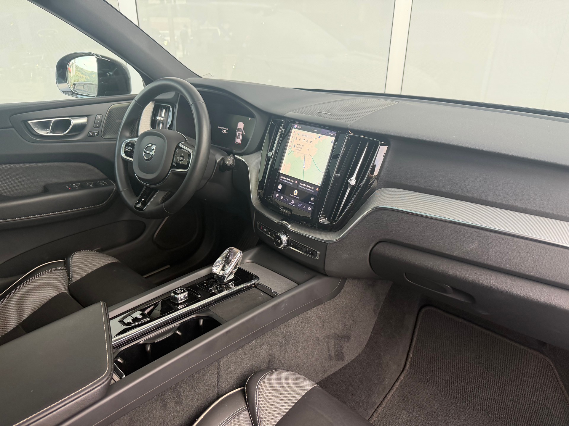 VOLVO XC60 T6 eAWD R-Design Geartronic-image-2