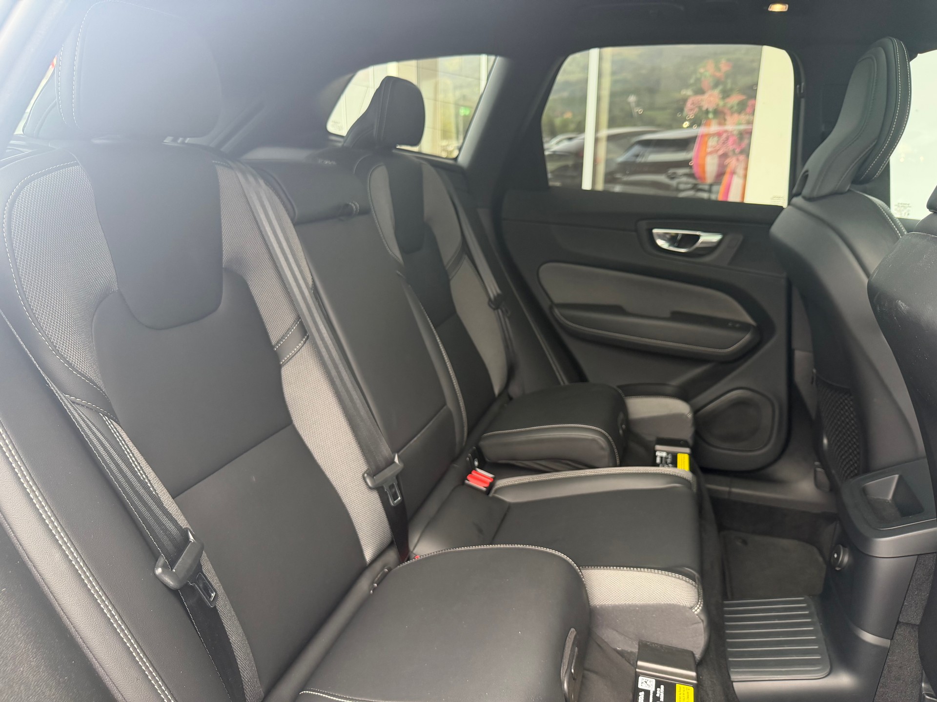 VOLVO XC60 T6 eAWD R-Design Geartronic-image-5