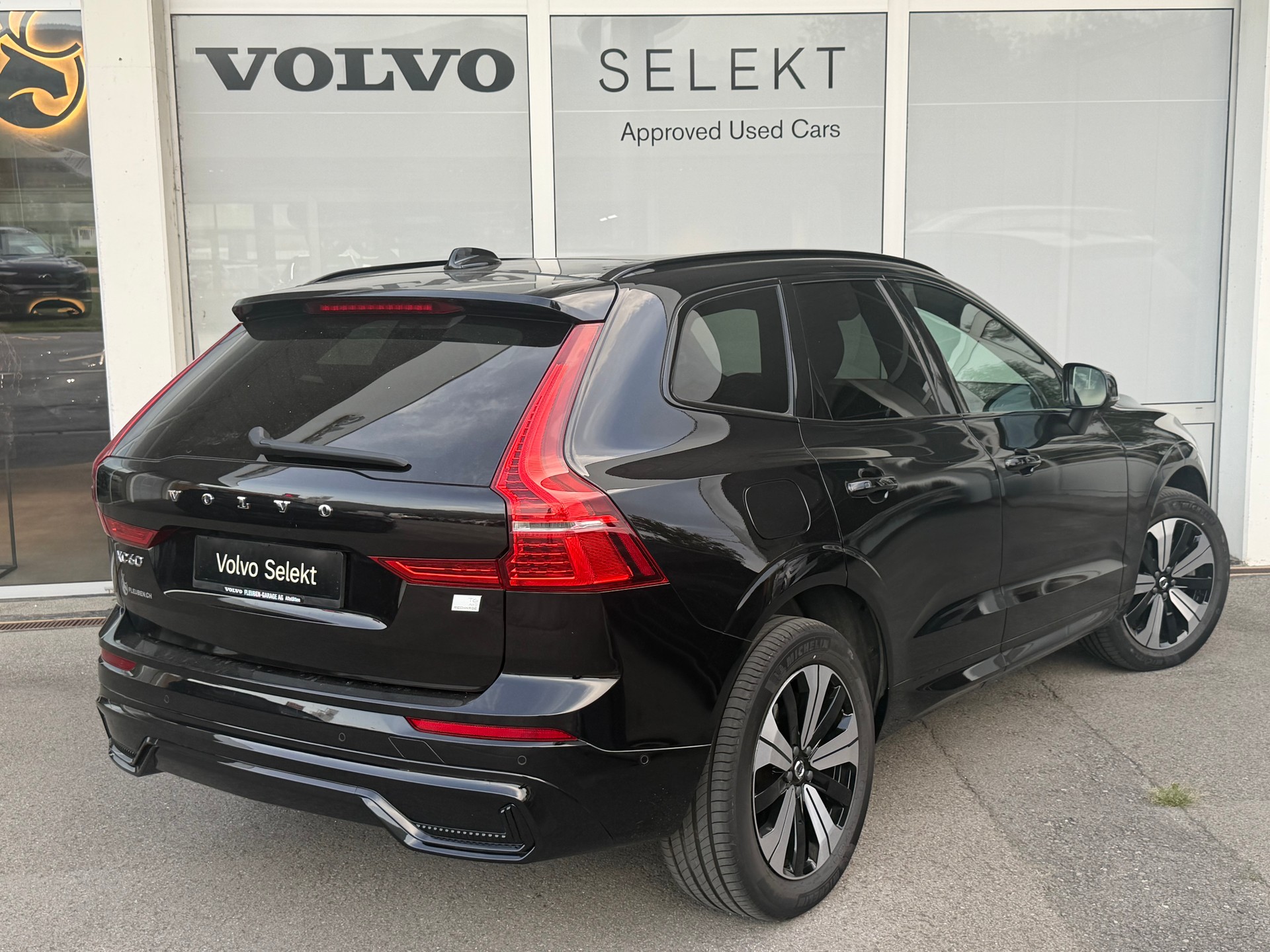 VOLVO XC60 T6 eAWD R-Design Geartronic-image-1