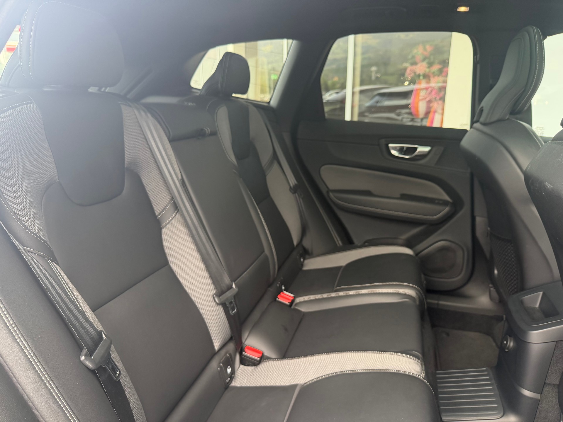 VOLVO XC60 T6 eAWD R-Design Geartronic-image-4