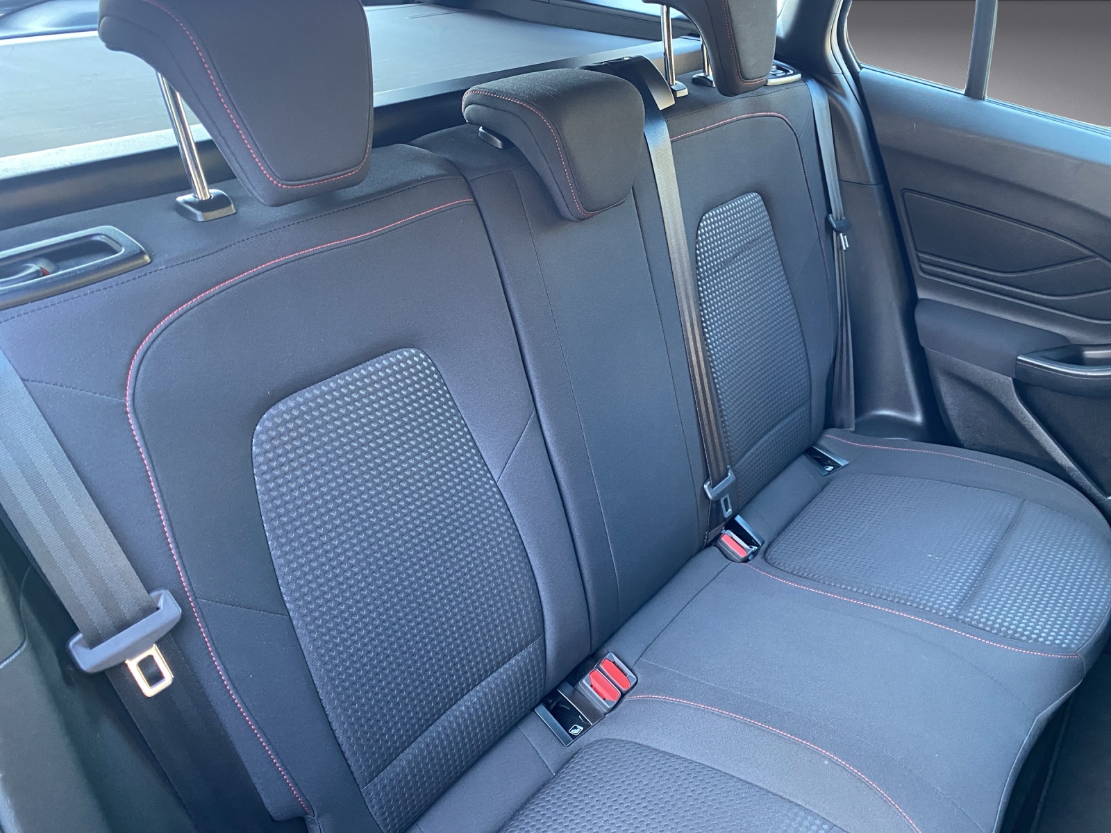 FORD Focus Station Wagon 1.0i EcoB Hybrid 155 ST-Line-image-14
