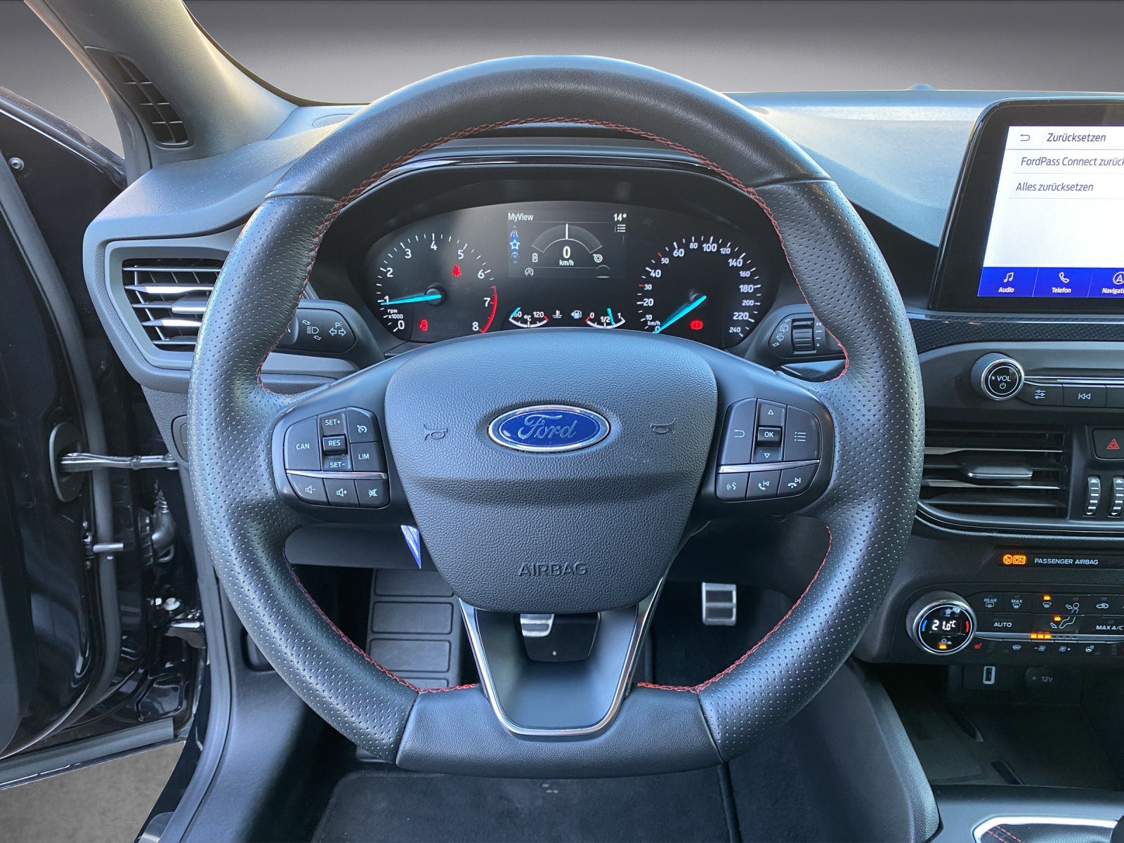 FORD Focus Station Wagon 1.0i EcoB Hybrid 155 ST-Line-image-10
