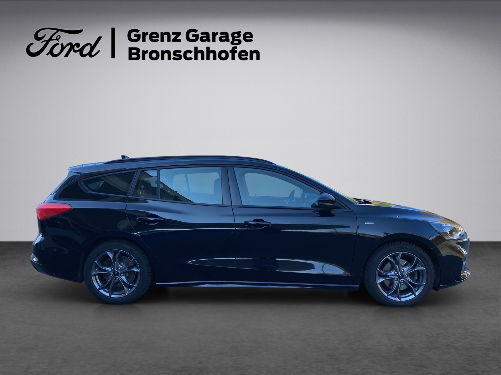 FORD Focus Station Wagon 1.0i EcoB Hybrid 155 ST-Line-image-6