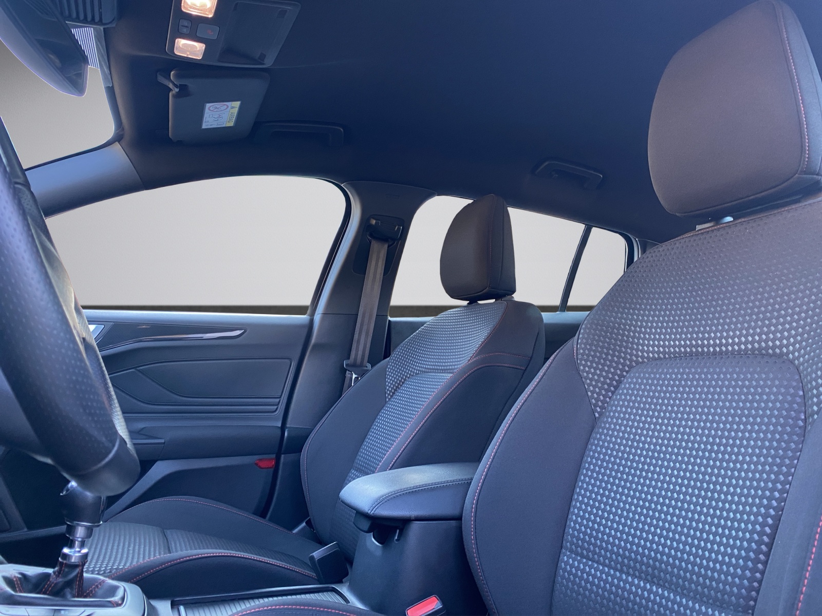 FORD Focus Station Wagon 1.0i EcoB Hybrid 155 ST-Line-image-9