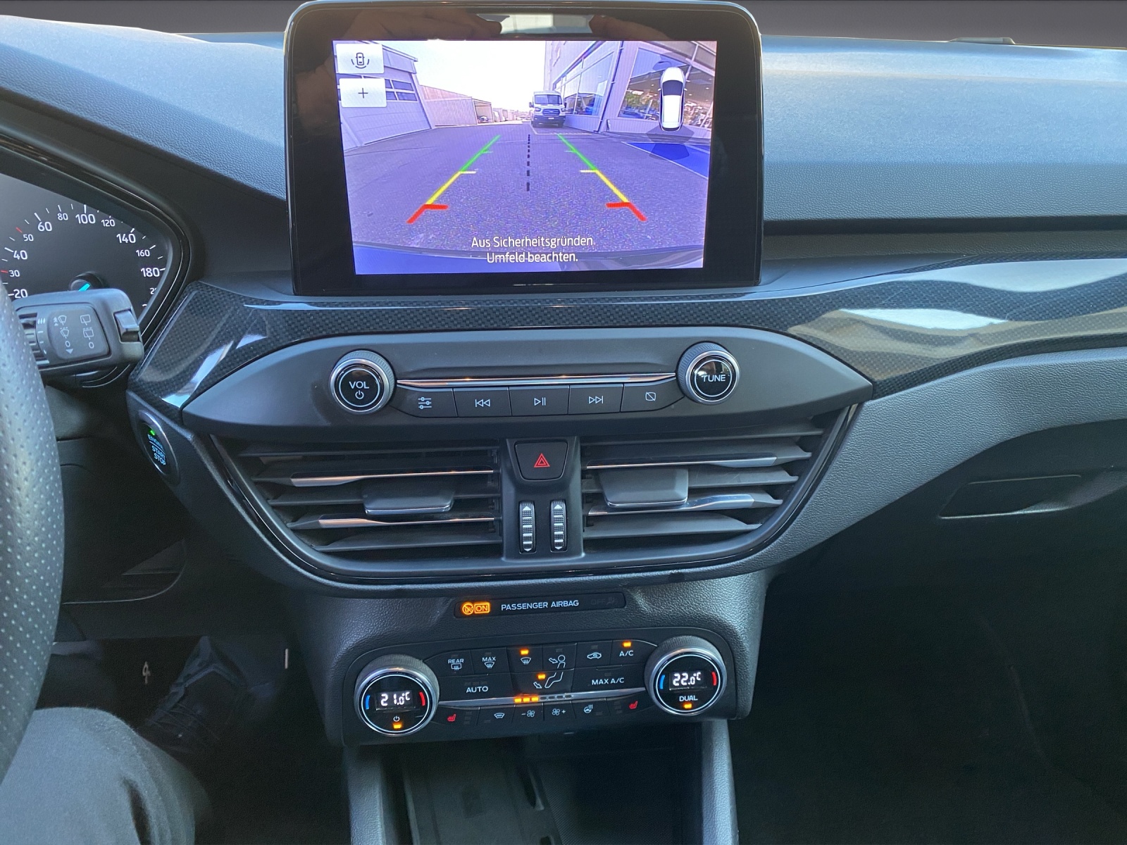 FORD Focus Station Wagon 1.0i EcoB Hybrid 155 ST-Line-image-13