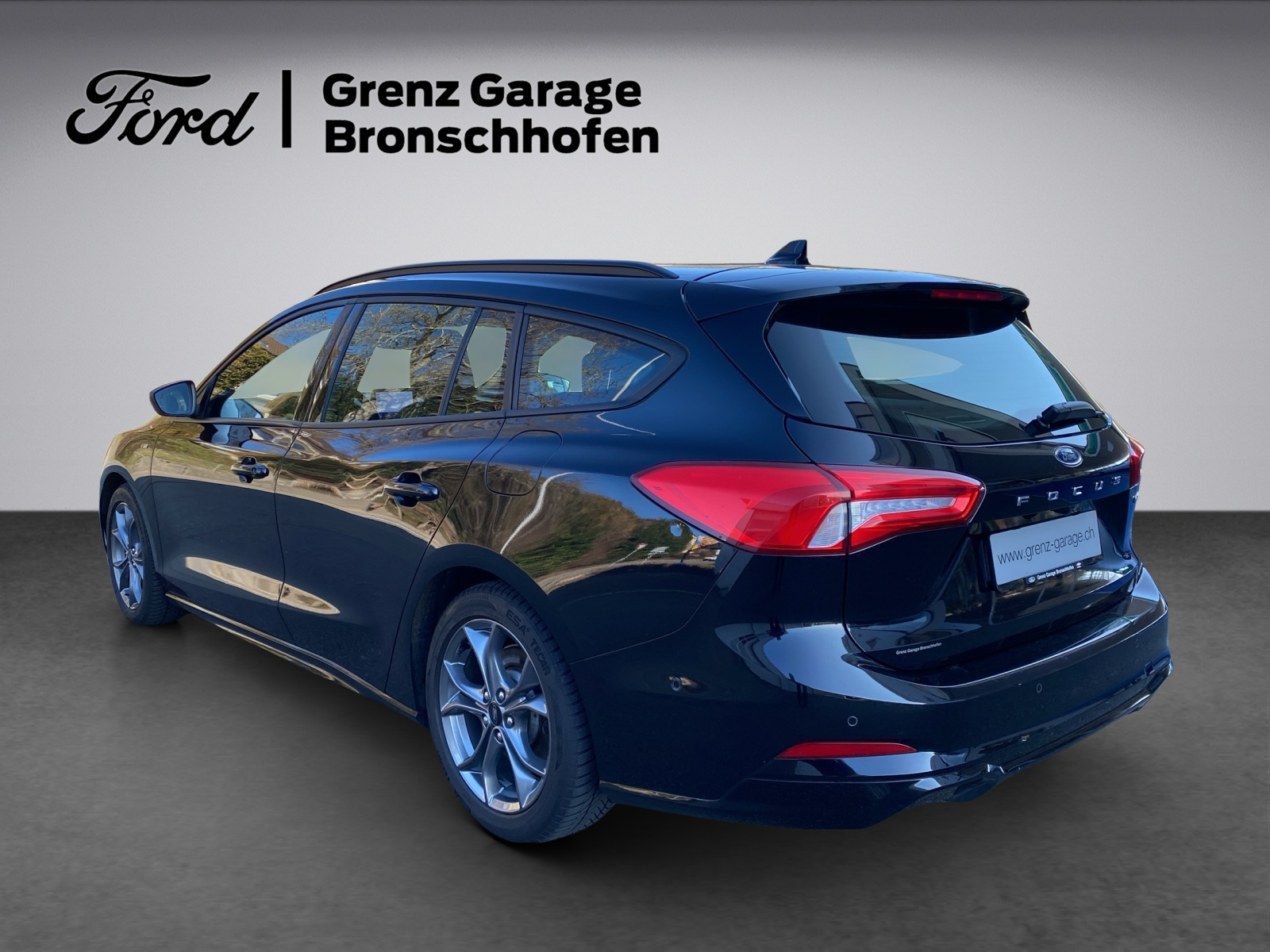 FORD Focus Station Wagon 1.0i EcoB Hybrid 155 ST-Line-image-2