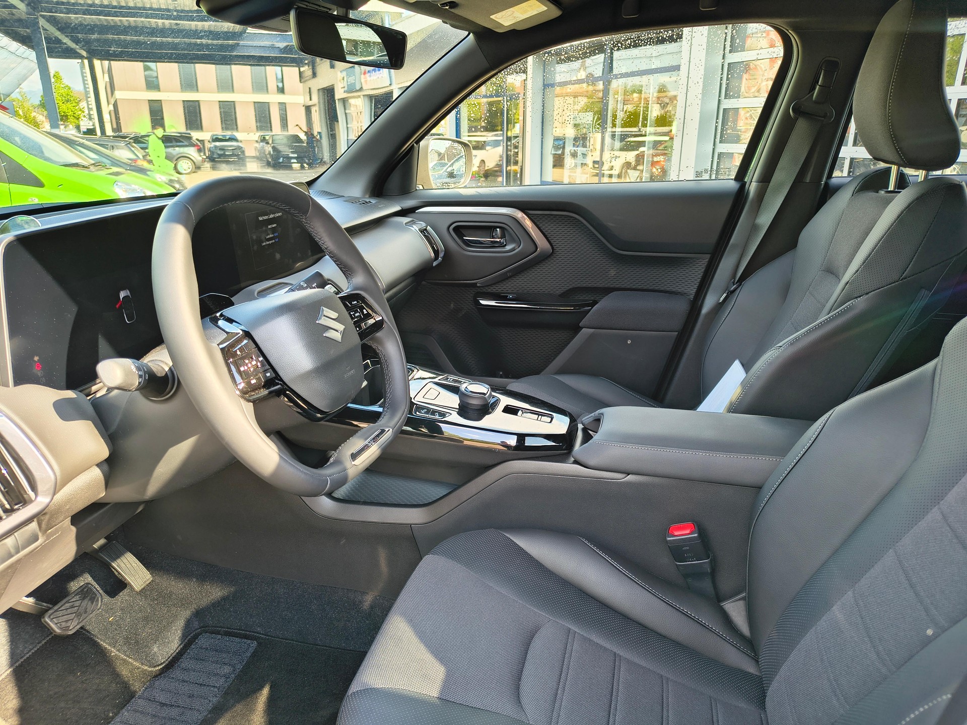 SUZUKI e Vitara Compact Top 4x4-image-6