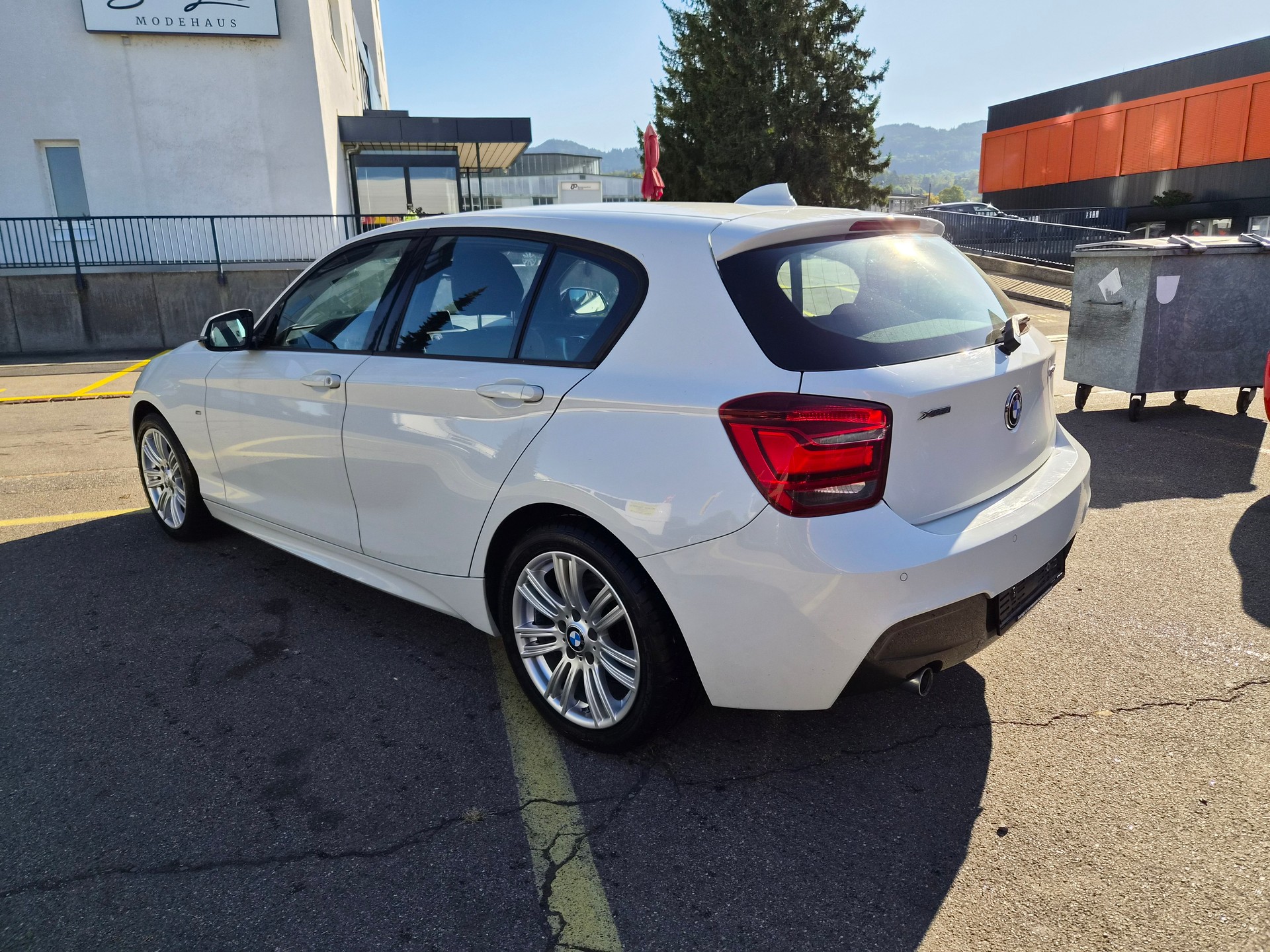 BMW 118d xDrive-image-4