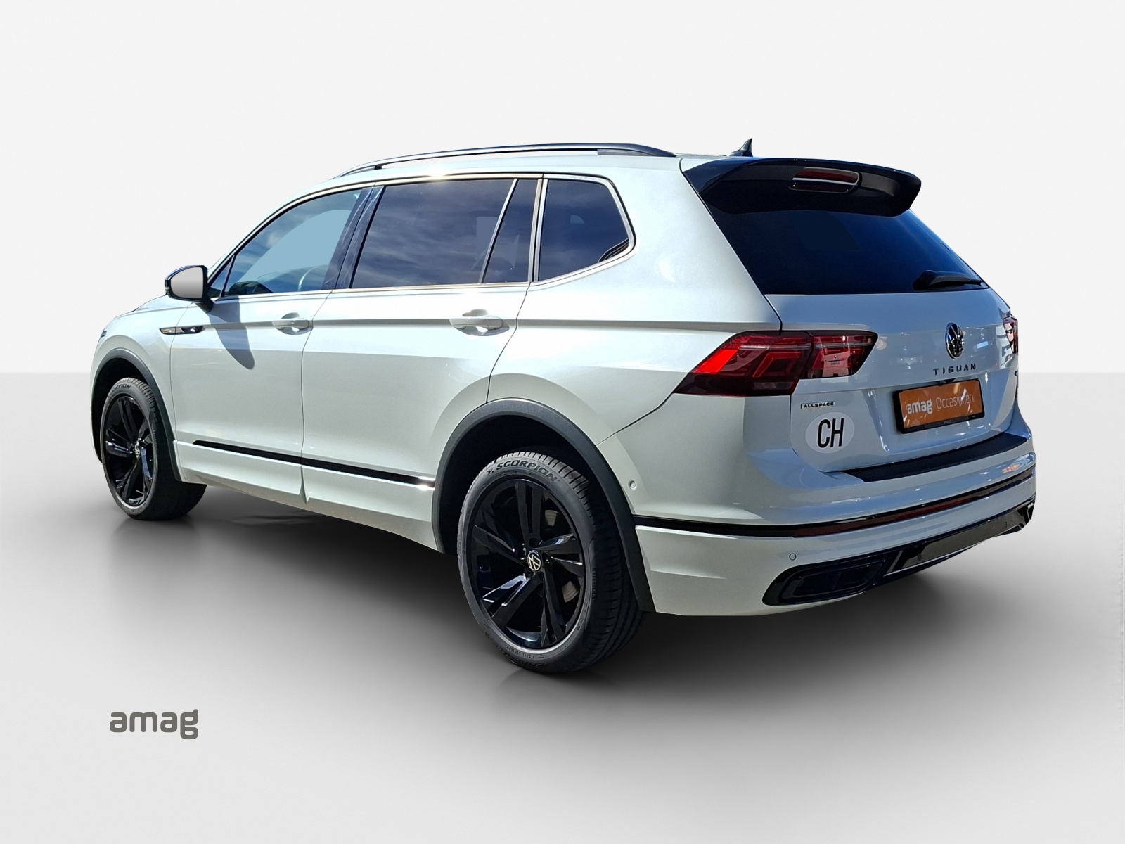 VW Tiguan Allspace 2.0TSI R-Line 4Motion DSG-image-2