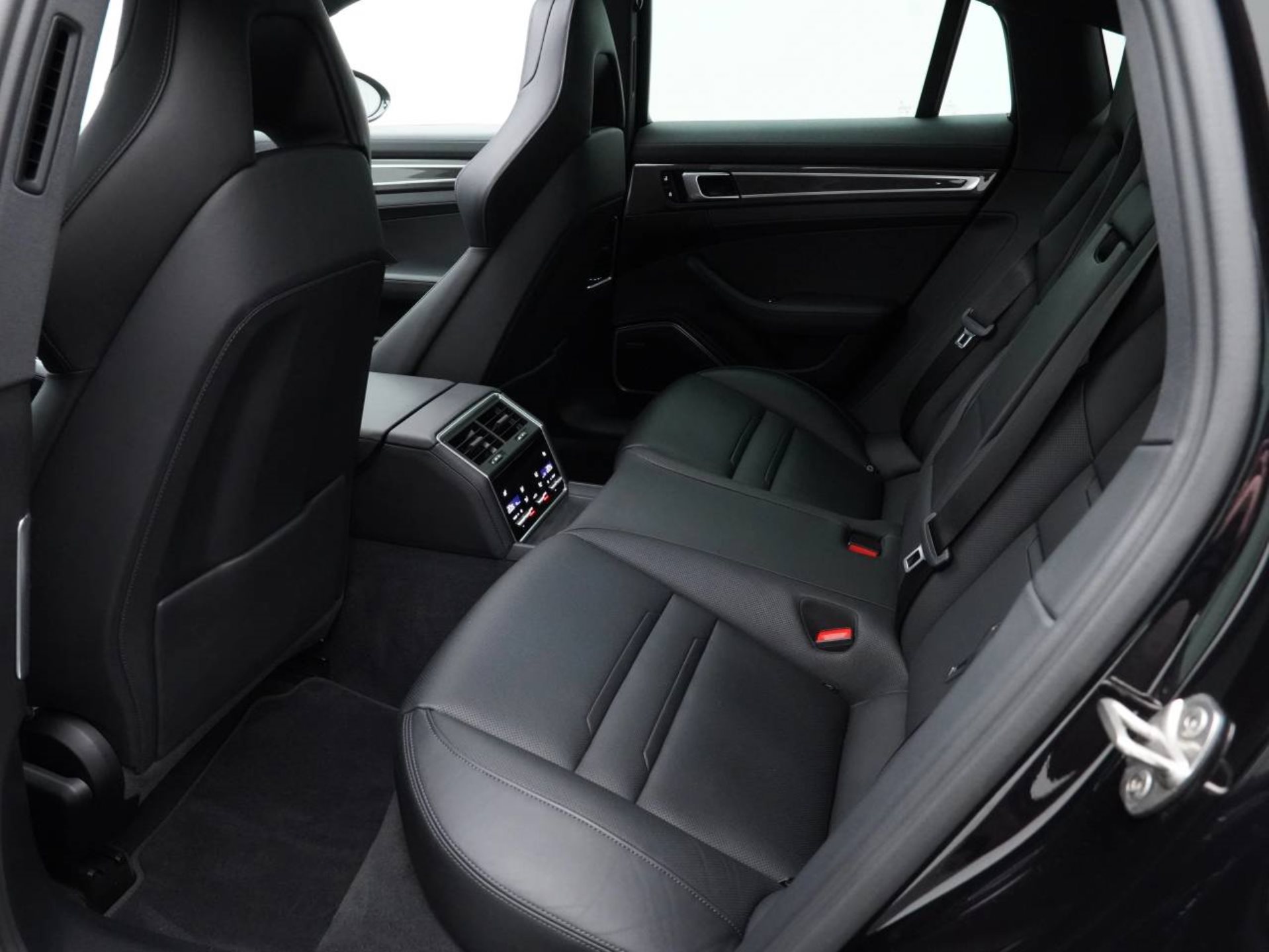 PORSCHE Panamera 4S E-Hybrid-image-28