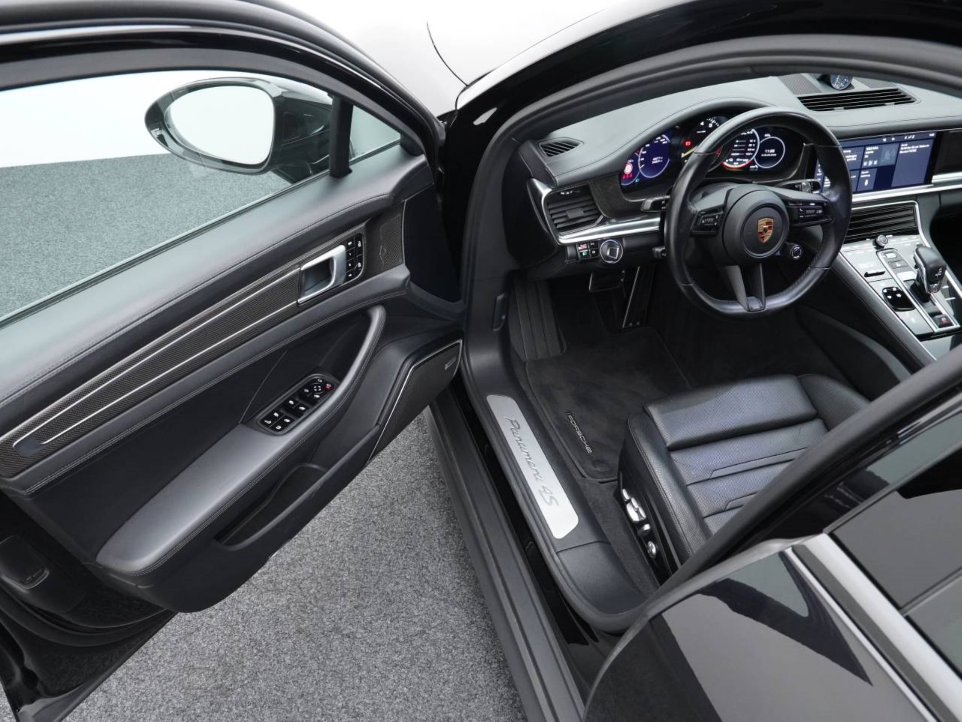PORSCHE Panamera 4S E-Hybrid-image-3