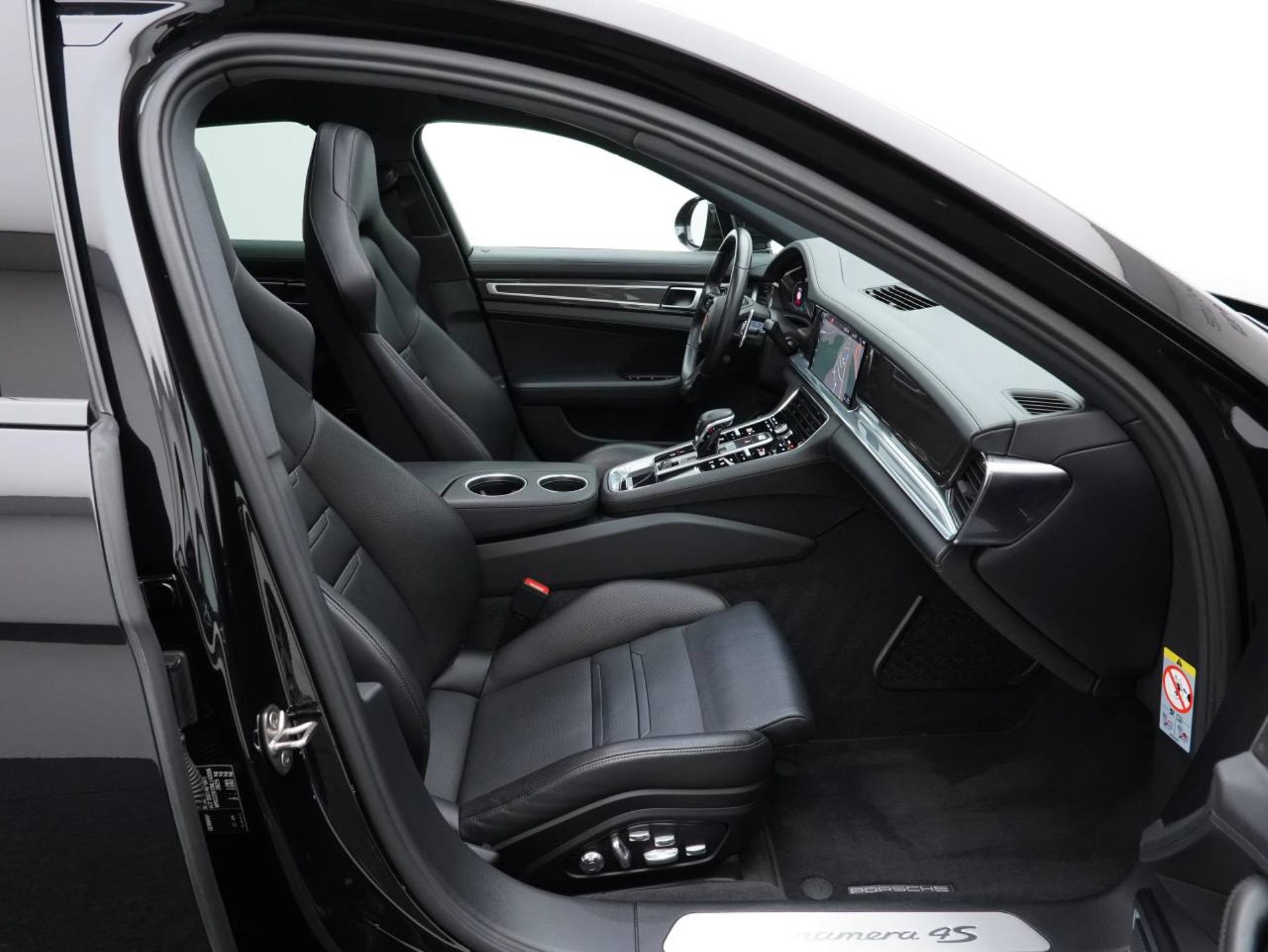 PORSCHE Panamera 4S E-Hybrid-image-25