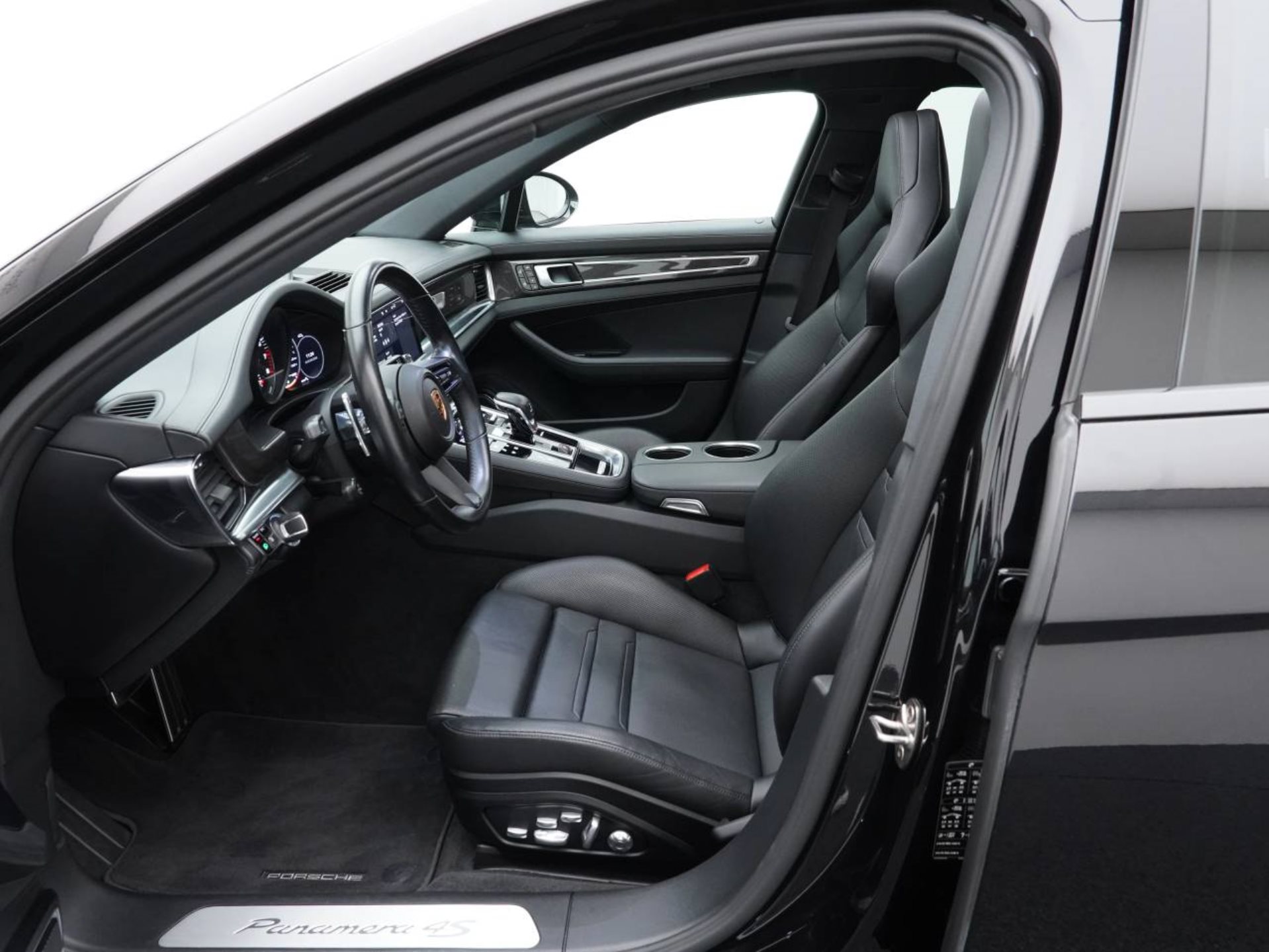 PORSCHE Panamera 4S E-Hybrid-image-4