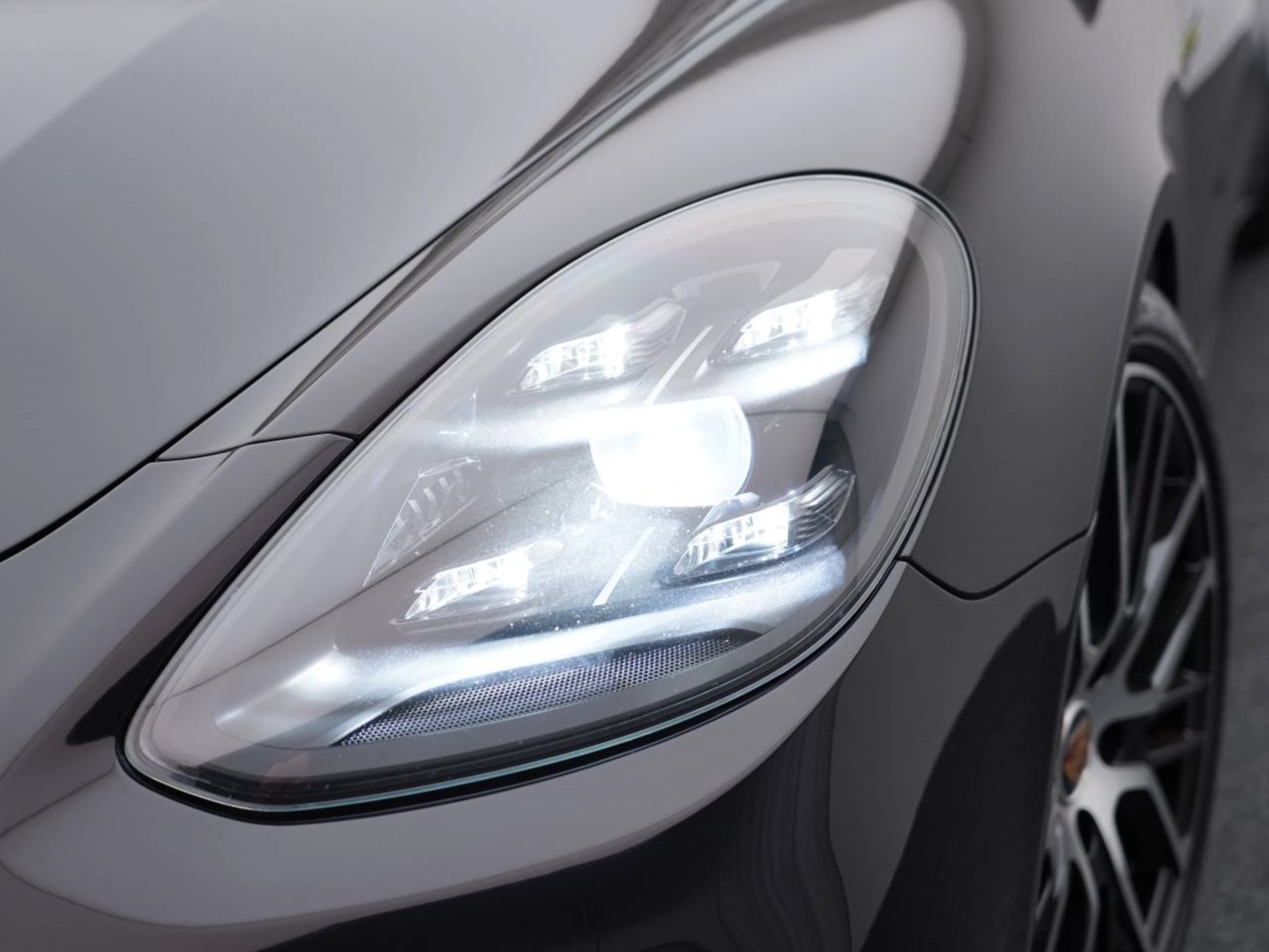 PORSCHE Panamera 4S E-Hybrid-image-12