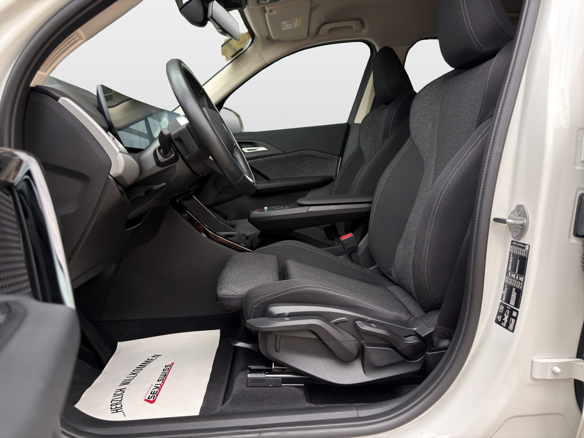 BMW X1 xDrive 20d 48V*Ab MFK,BMW Werksgarantie bis 11.2026*-image-10