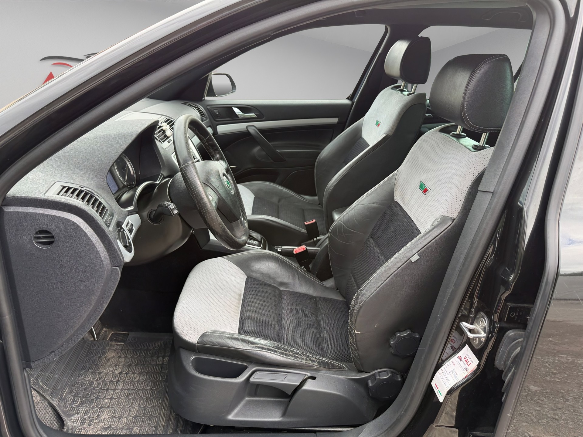 SKODA Octavia 2.0 TDI RS DSG-image-11